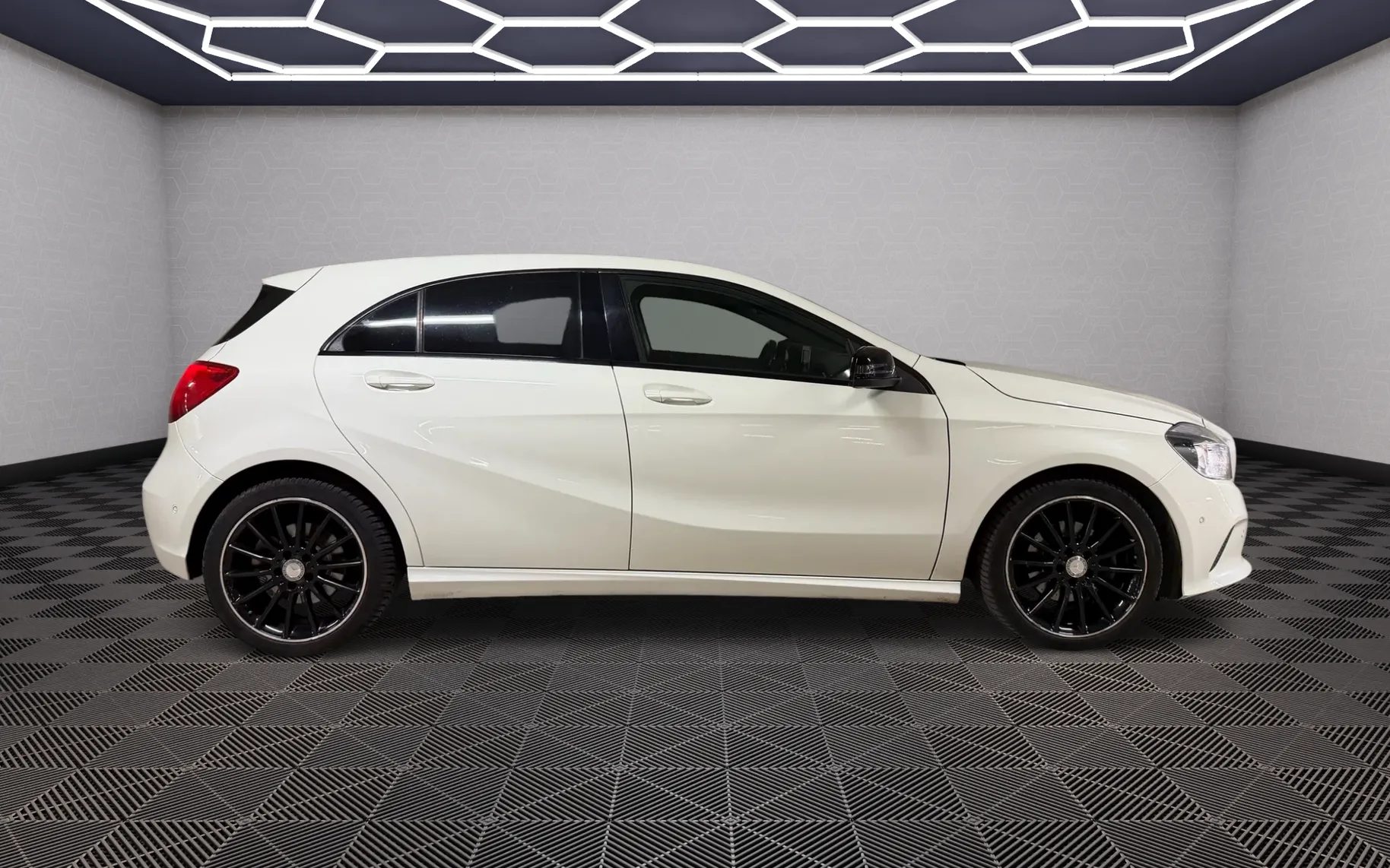 Zunanja slika - Mercedes-Benz A-Razred - A 220 d 4MATIC Avt. - 6