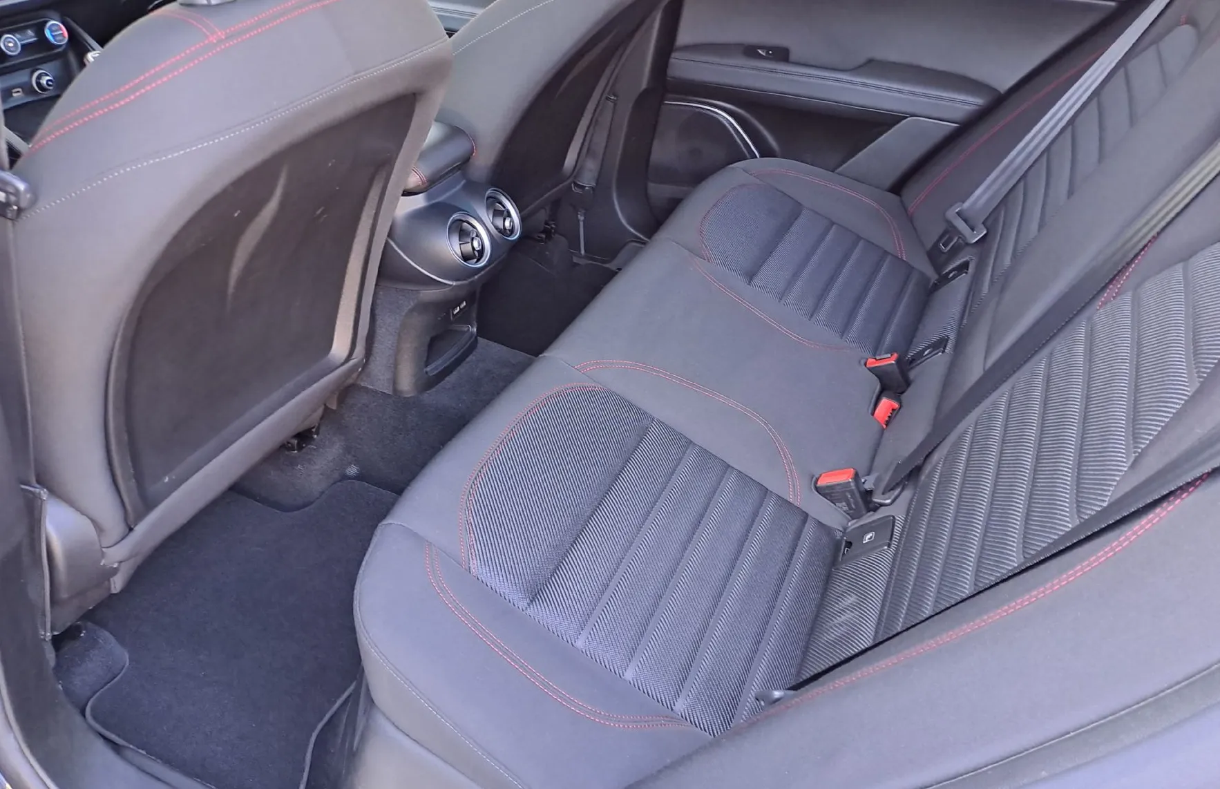 Zunanja slika - Alfa Romeo Stelvio - 2.2 Diesel  Avt .ROSSO EDIZIONE - 12