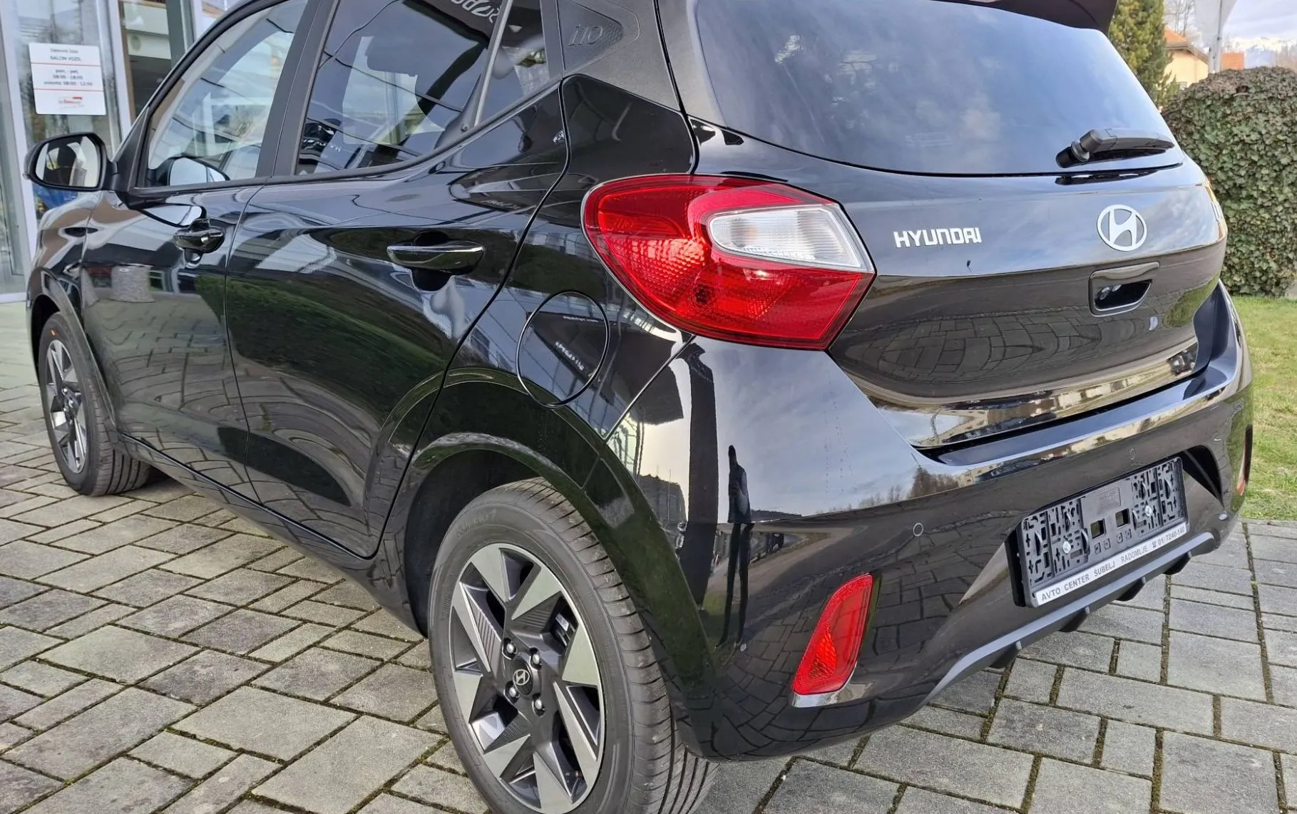 Zunanja slika - Hyundai i10 - 1.2 FL STYLE   AAC. WINTER. naslon. rg... - 6