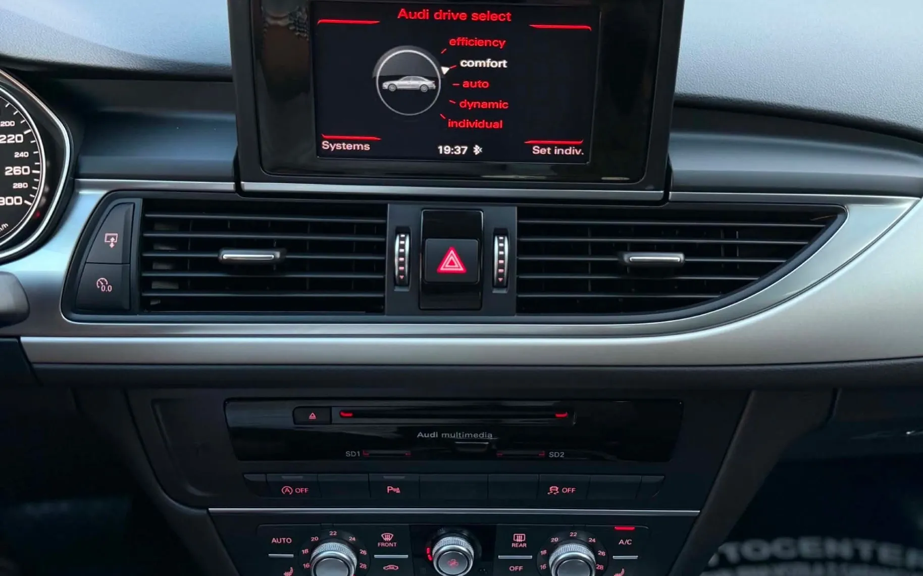 Notranja slika - Audi A6 - 2.0 TDI-Q-4X4-AUT-S LINE-173.000km-MATRIX - 12