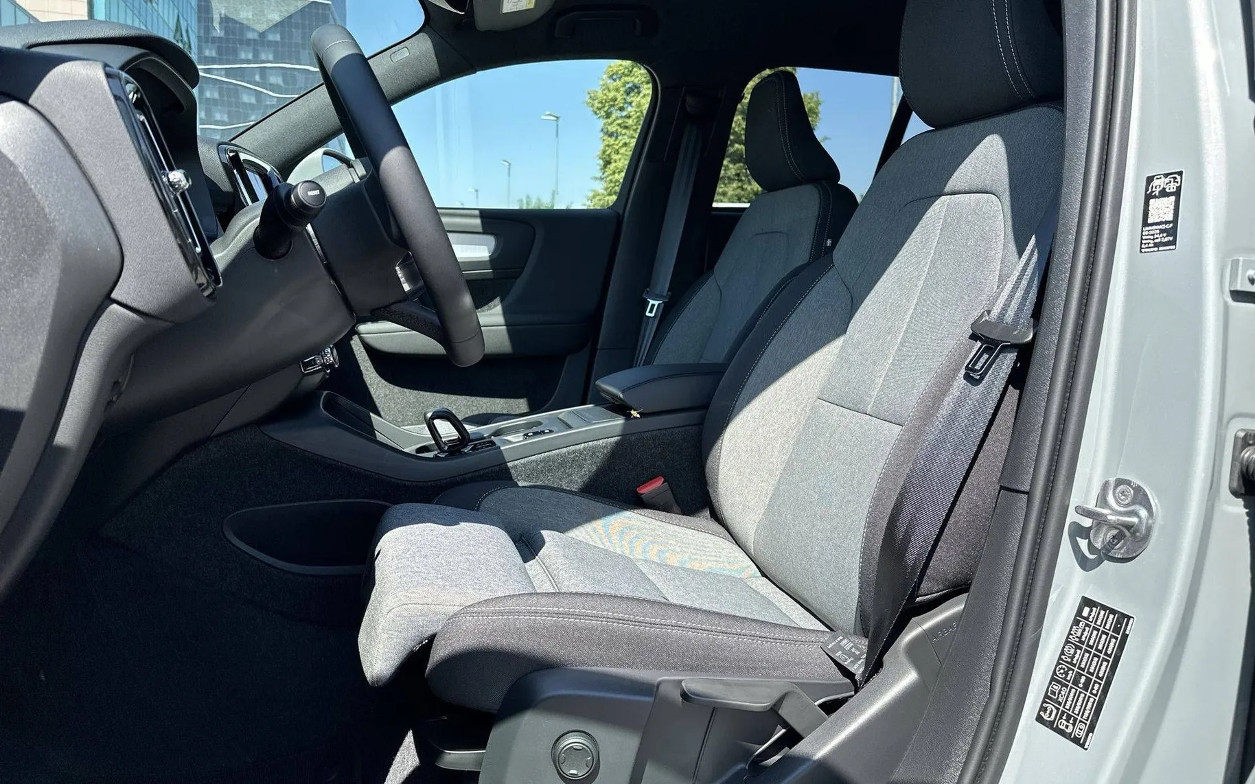 Notranja slika - Volvo XC40 - B3P Core Avt - 16