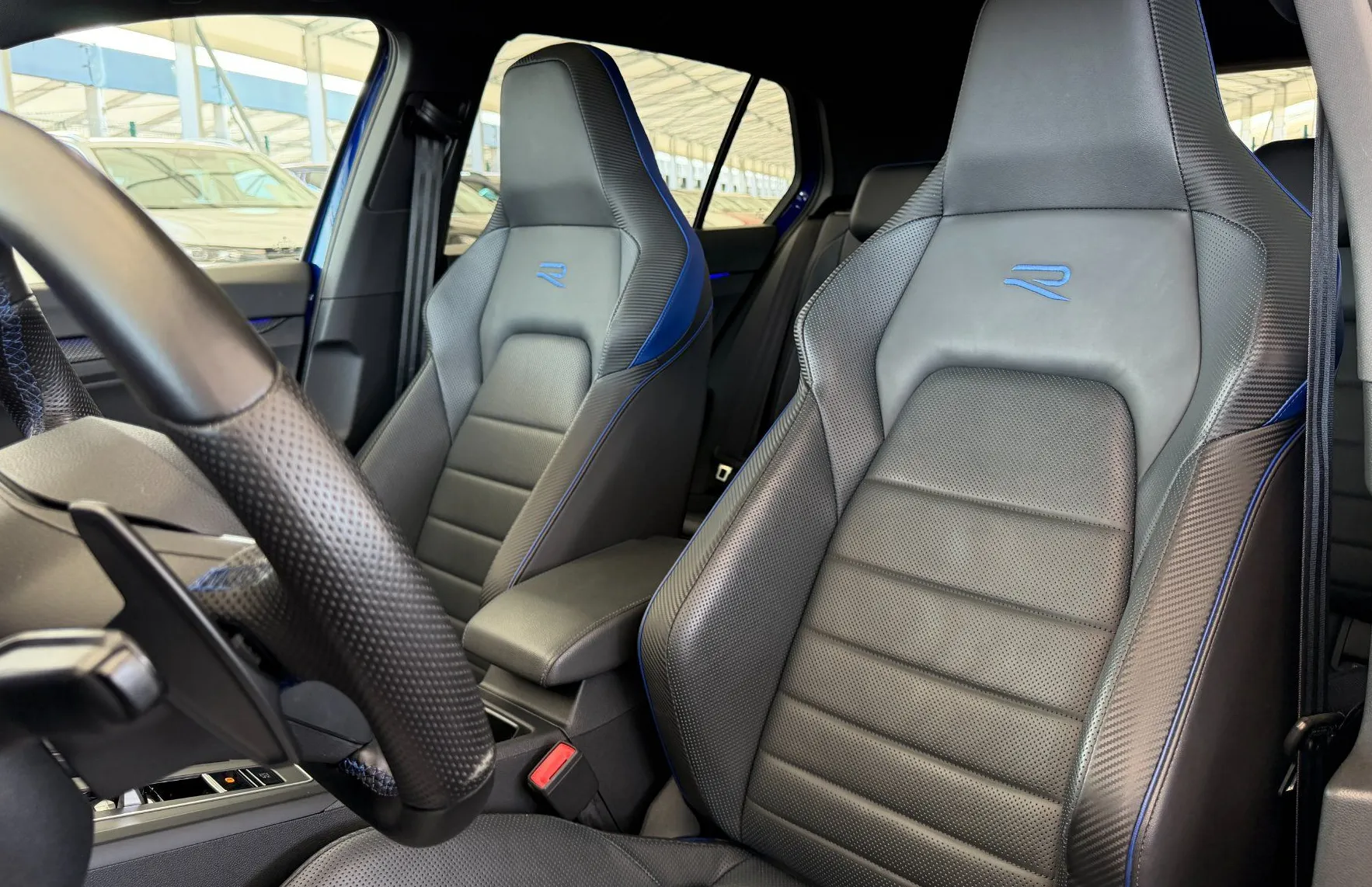 Zunanja slika - Volkswagen Golf - R 2.0 TSI 4M DSG -SLO-PANO-USNJE-R PERFORMANCE - 9
