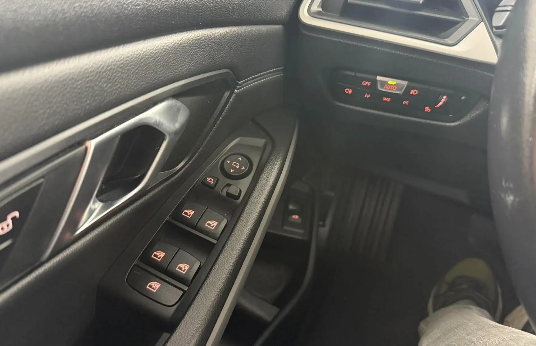 Zunanja slika - BMW Serija 3 - Touring: 320d Touring Avt.NEMŠKI+4ALU.USNJE.KAMERA.LED.N - 10