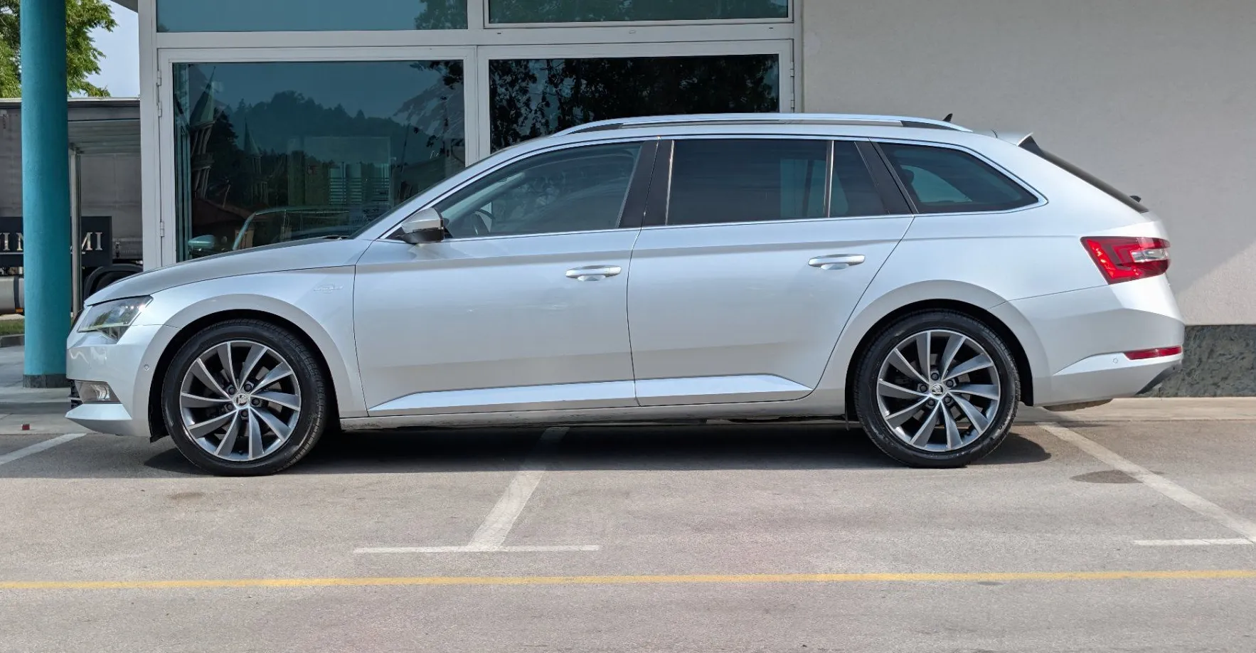 Zunanja slika - Škoda Superb - Combi 4x4 2.0 TDI L K DSG Usnje Navi ACC - 8