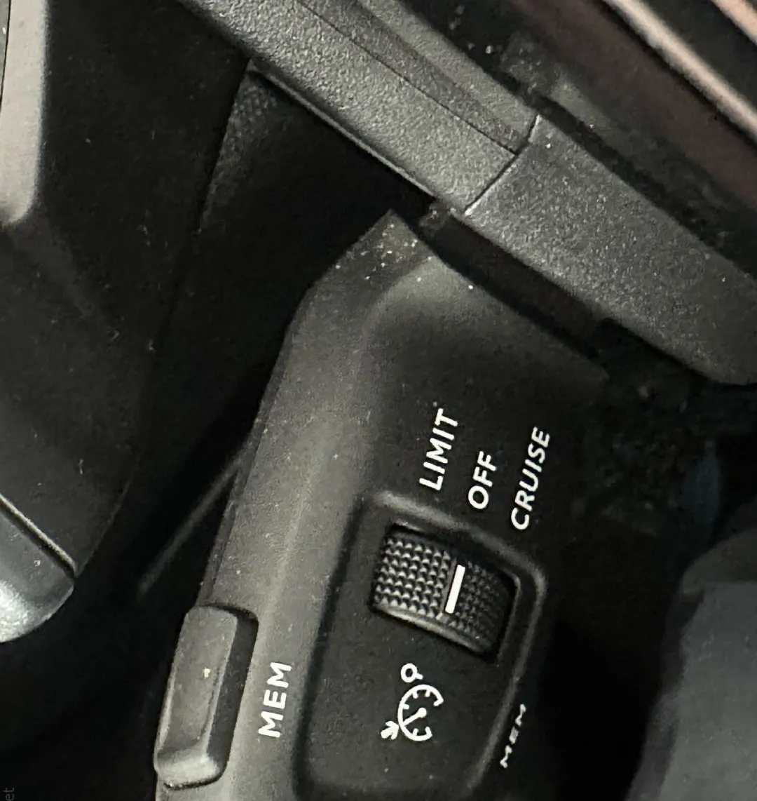 Zunanja slika - Peugeot 3008 - 1.5 BlueHDi 130 EAT8 Active.KAMERA.NAVI.ALU.2022 - 14