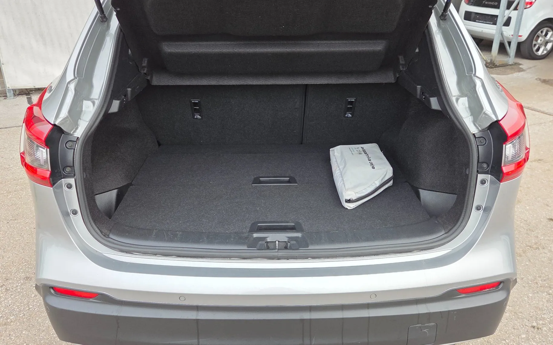 Zunanja slika - Nissan Qashqai - 1.3 DIG-T 140 Tekna 1.LASTNIK SLO.POREKLO - 19