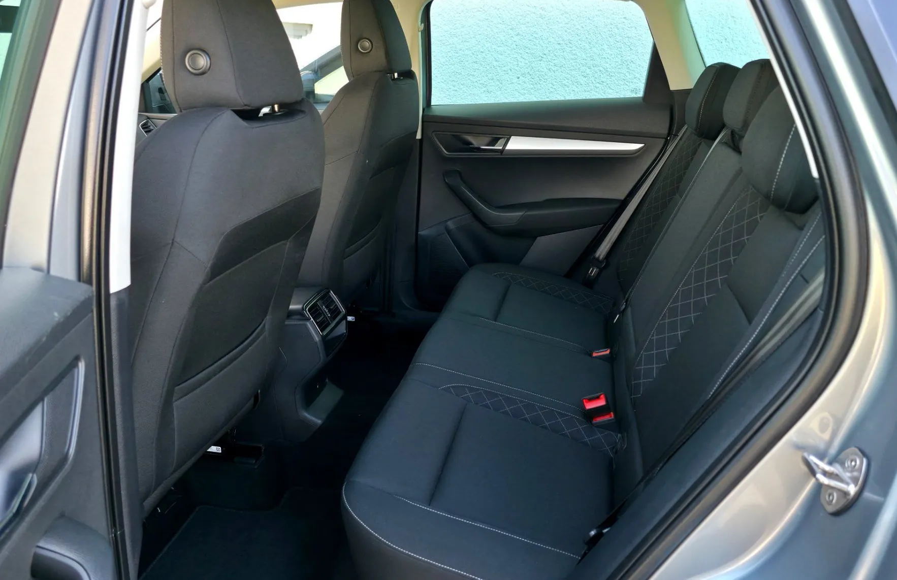 Zunanja slika - Škoda Karoq - 1.5TSI DSG Ambition •ACC•KAMERA•LANE•KEYLESS•17C• - 7