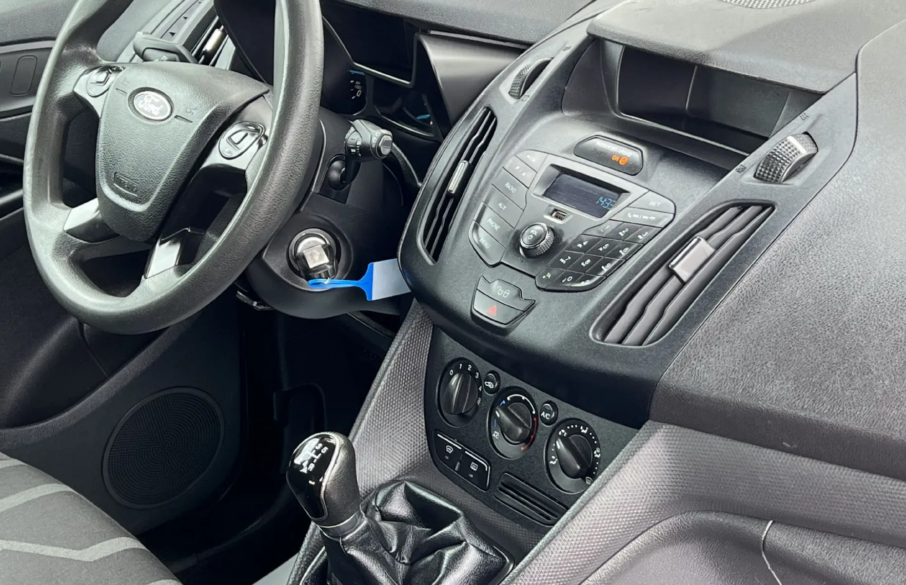 Zunanja slika - Ford Tourneo Connect - 1.5 TDCi+R.KAMERA+PDC+KLJUKA+NOSILCI - 15