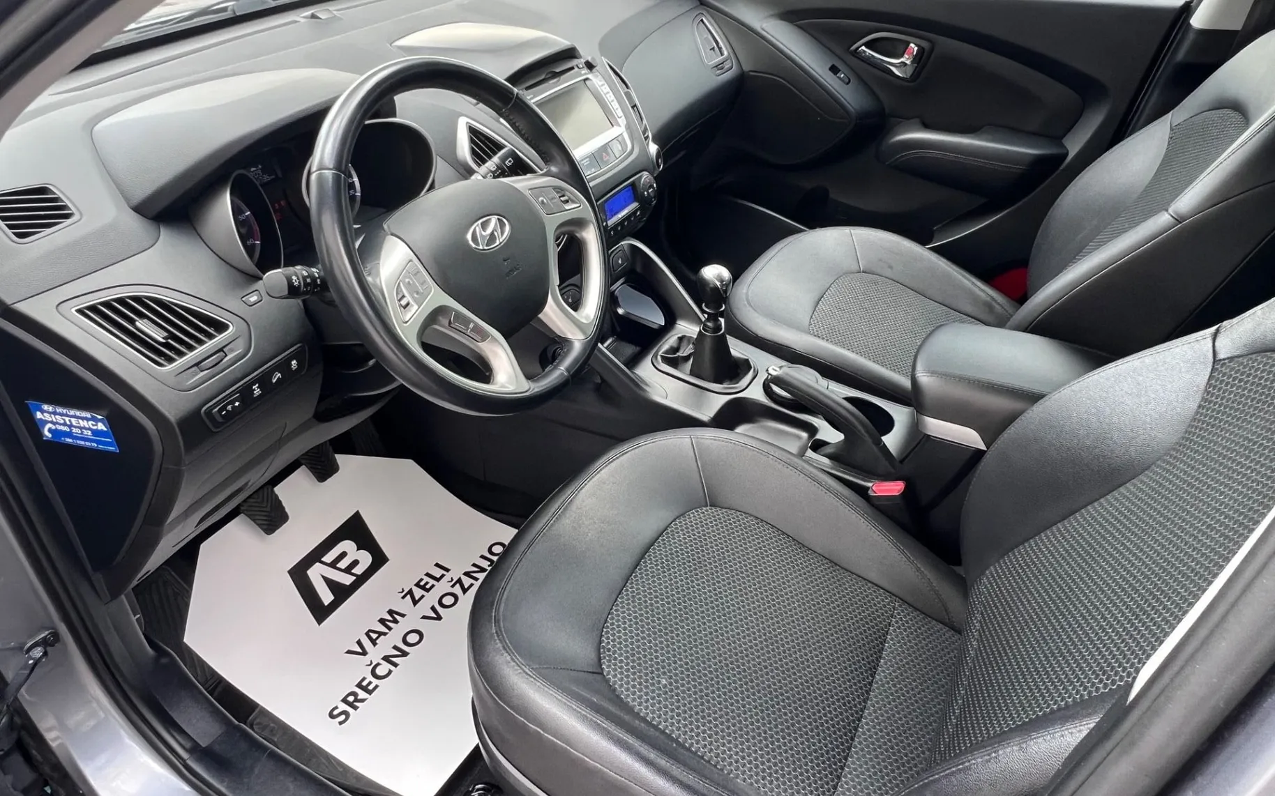 Notranja slika - Hyundai ix35 - 4WD 2.0 CRDi+1.LAST+SLO+NAVI+R.KAMERA - 9