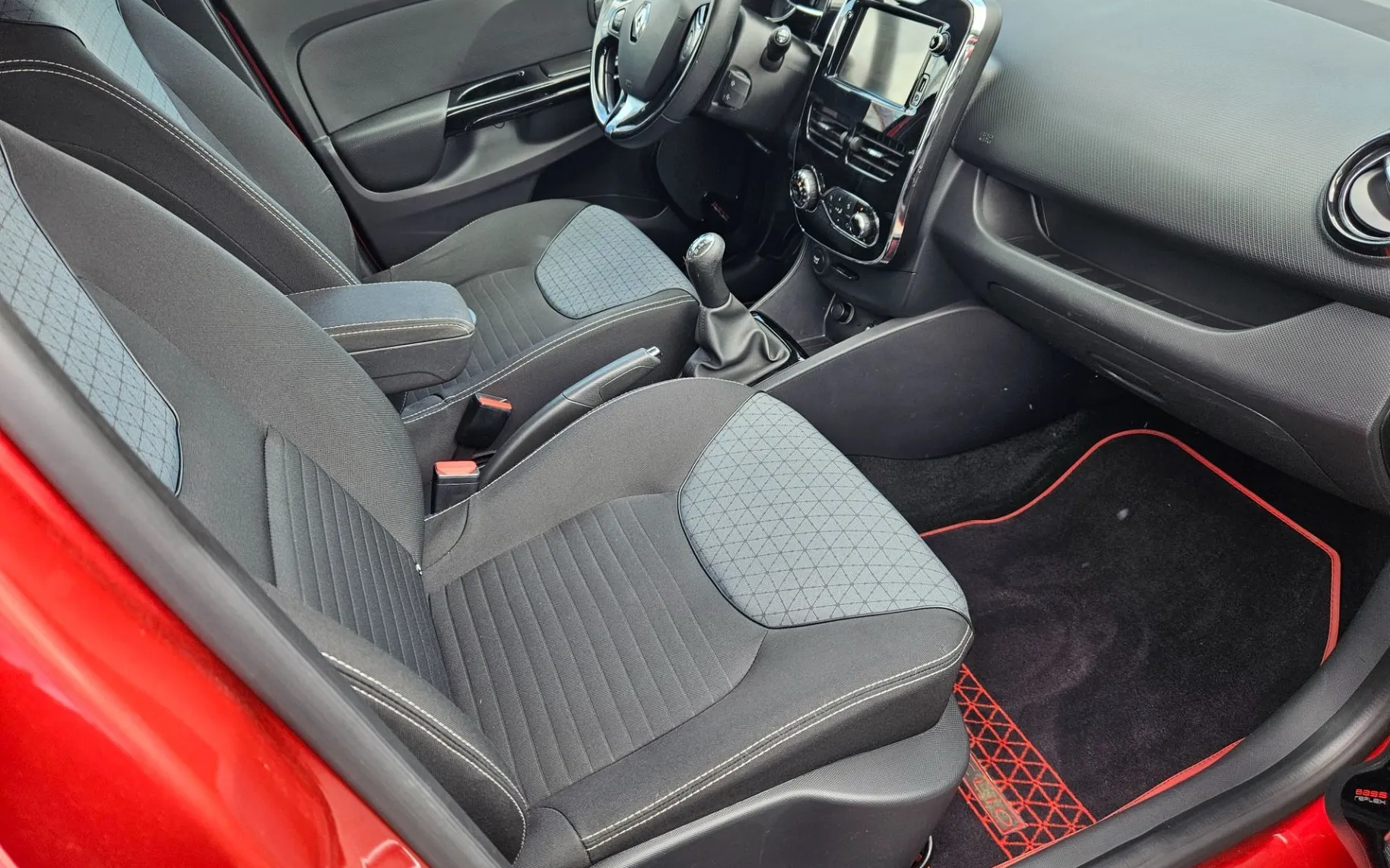 Notranja slika - Renault Clio - TCe 90  Dynamique  SLO  NAVI - 21
