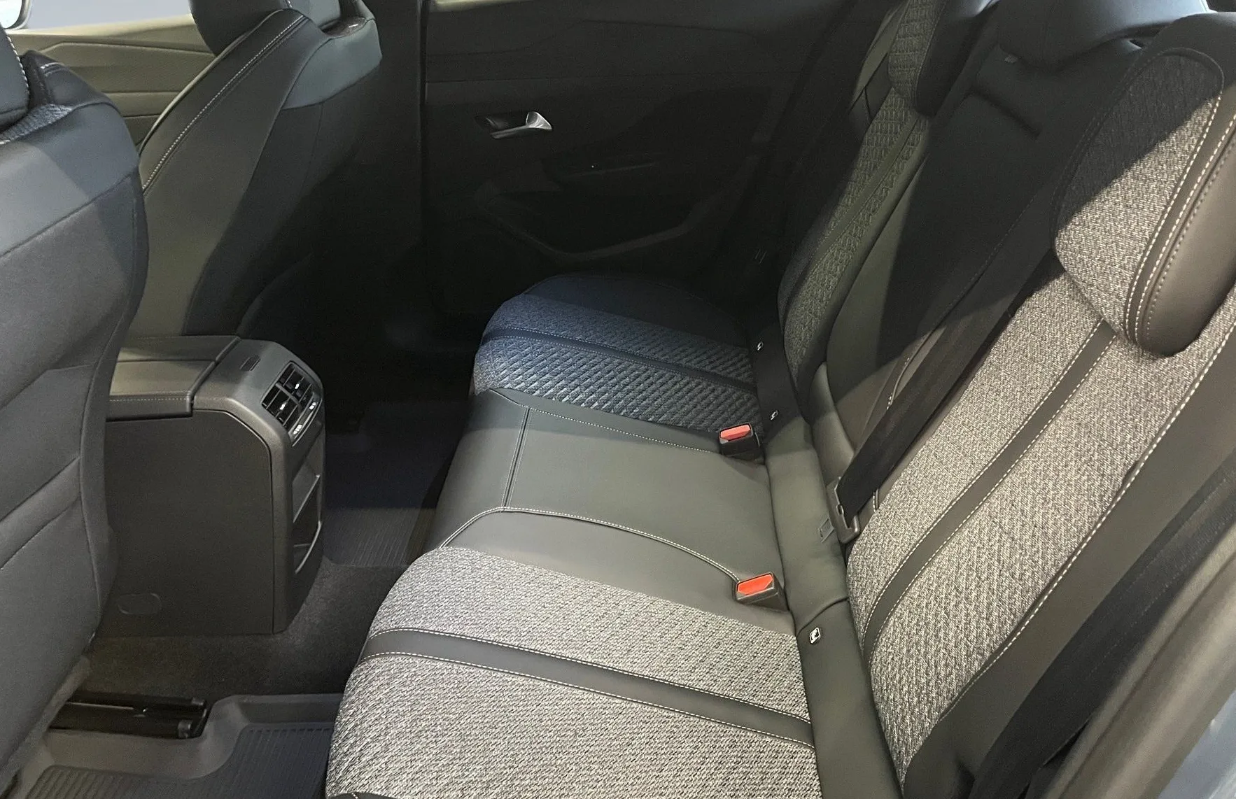 Zunanja slika - Peugeot 308 - SW 1.5 BlueHDI 130 S S Active Pack Avt. - 11