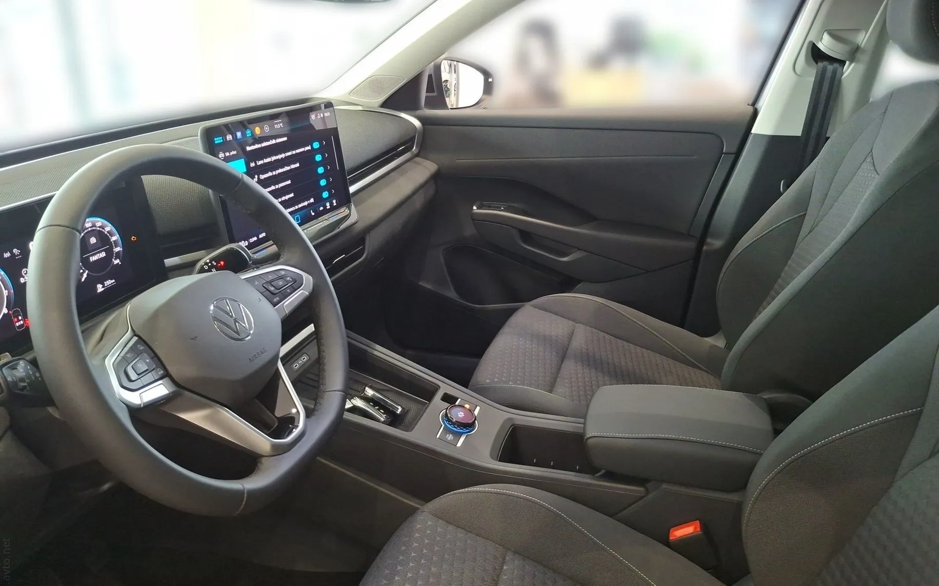 Notranja slika - Volkswagen T-Roc - 1.5 eTSI Life DSG - 7