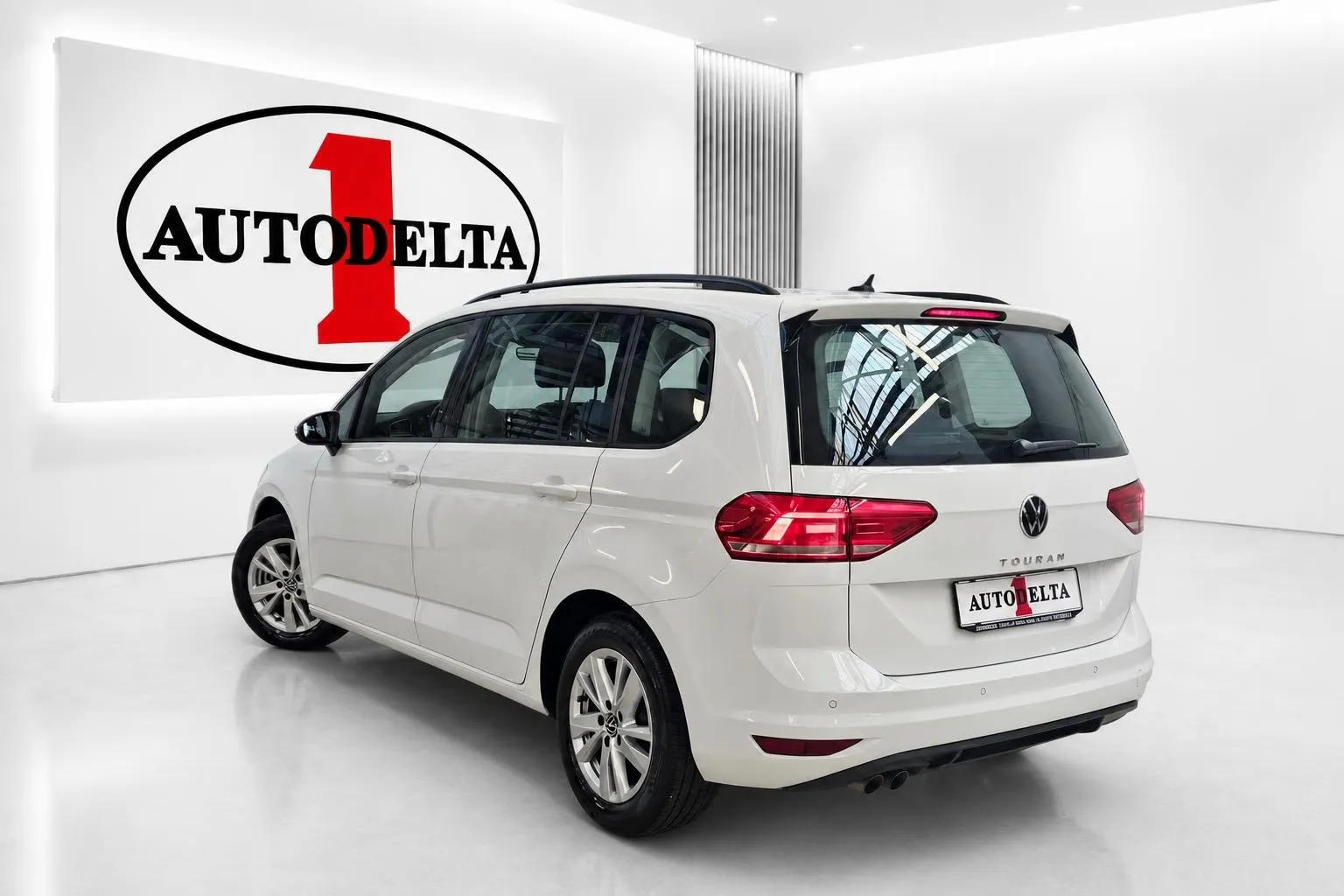 Zunanja slika - Volkswagen Touran - 2.0 TDI BMT DSG - 4