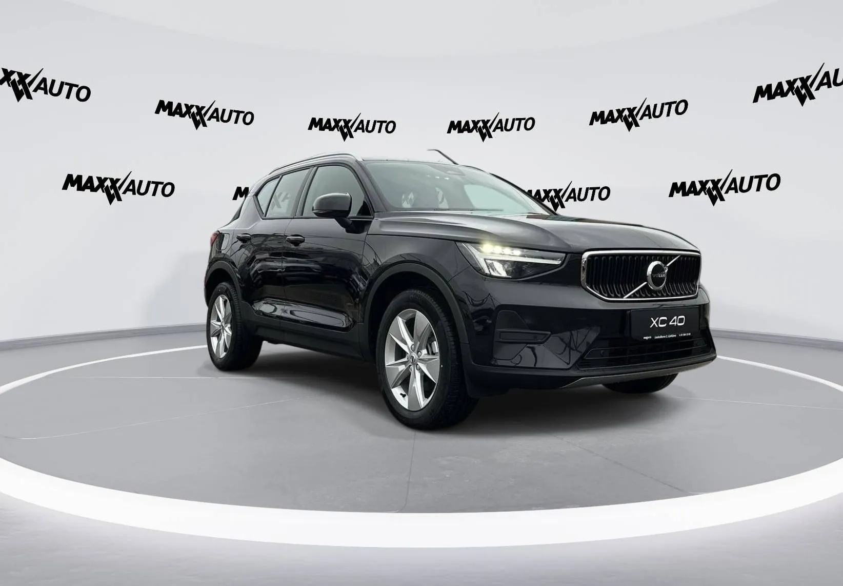Zunanja slika - Volvo XC40 - B3 P Core AT DCT 3 leta garancije + 3 servisi... - 3