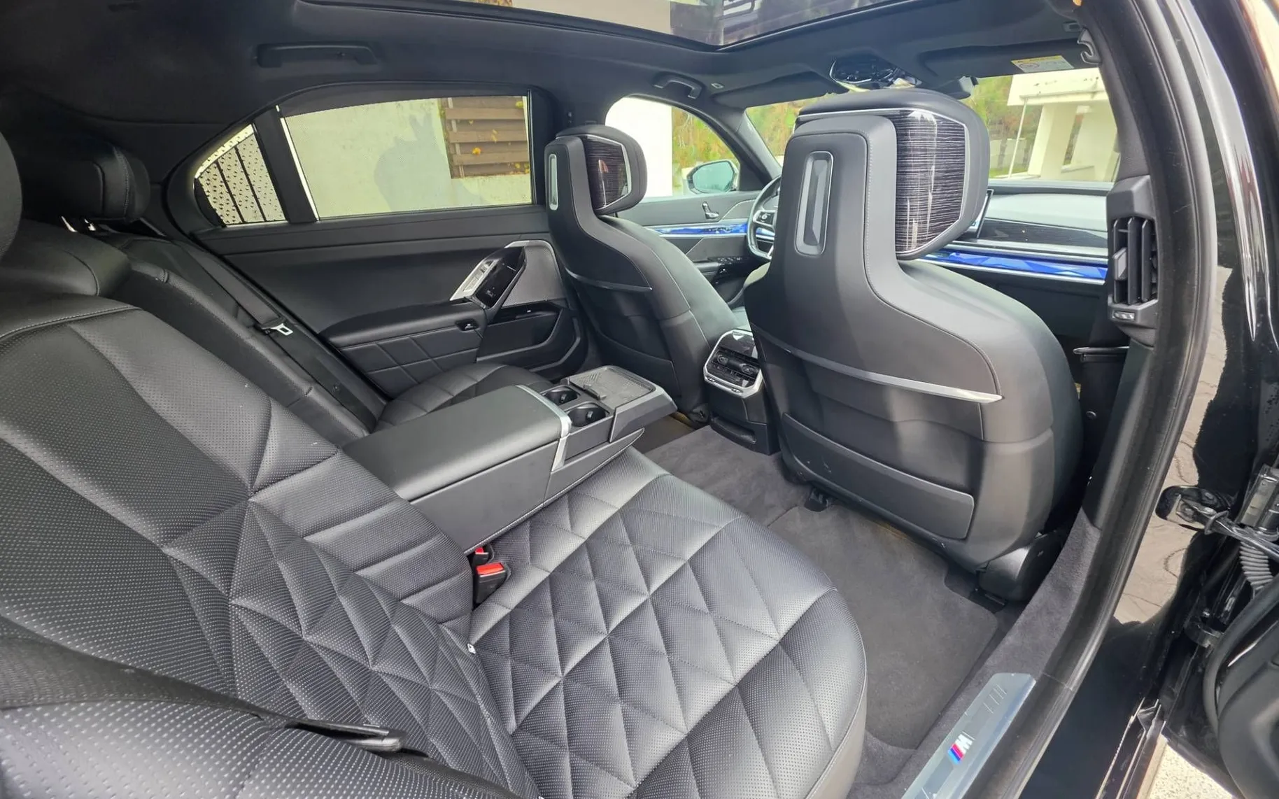 Notranja slika - BMW serija 7: - 740d xDrive Avt. |M-PRO|ZRAK|ICON|360-KAM|BOWERS| - 11