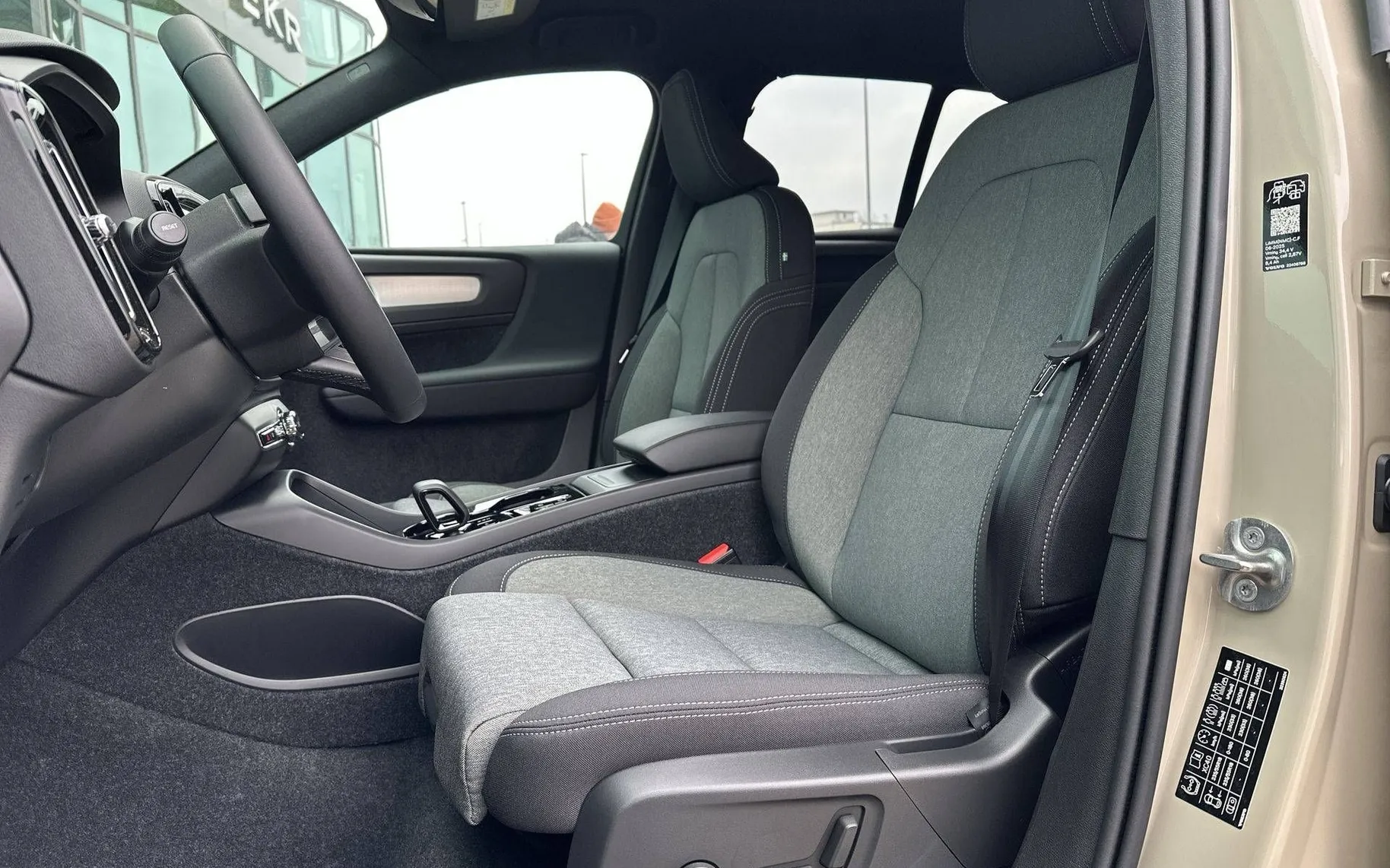 Notranja slika - Volvo XC40 - B3 P Plus Dark AT DCT ... - 39