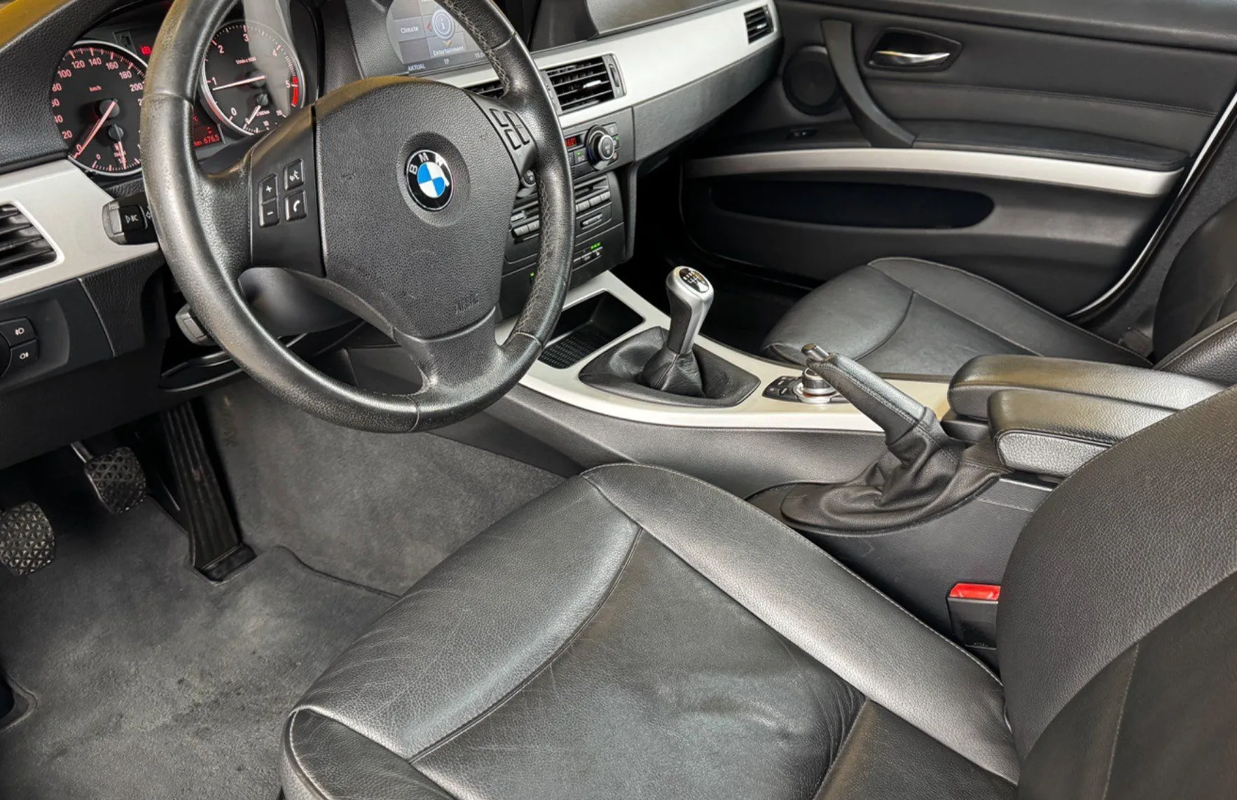 Zunanja slika - BMW Serija 3 - : 318d LCI-STREŠNO OKNO-GRETJE-NAVI-PDC... - 14