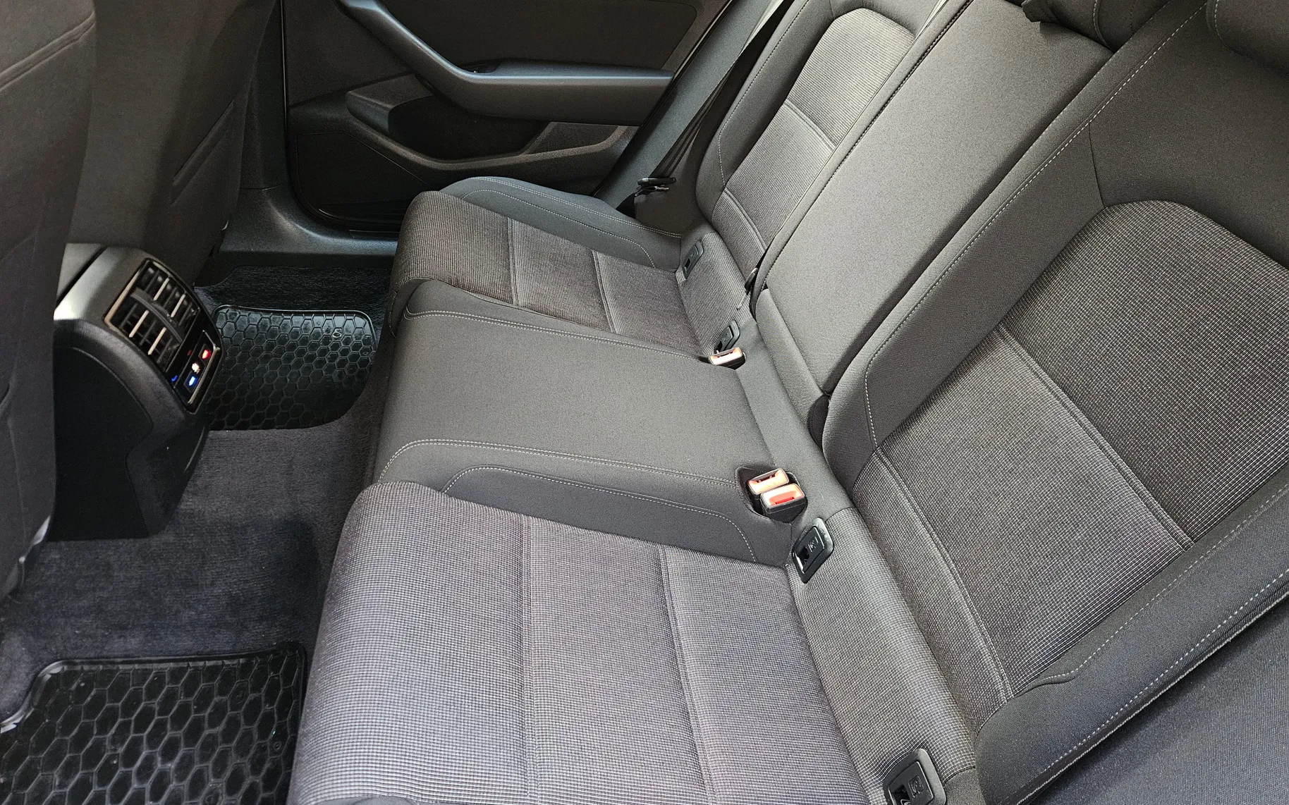 Notranja slika - Volkswagen Passat - Variant 2,0 TDI BMT Highline - 11