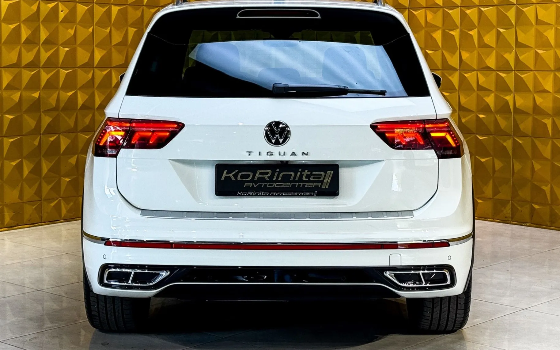 Notranja slika - Volkswagen Tiguan - 2.0 TDI 4MOT-R Line-iQ LED-HEADUP-VIRTUAL-KEYLESS - 8