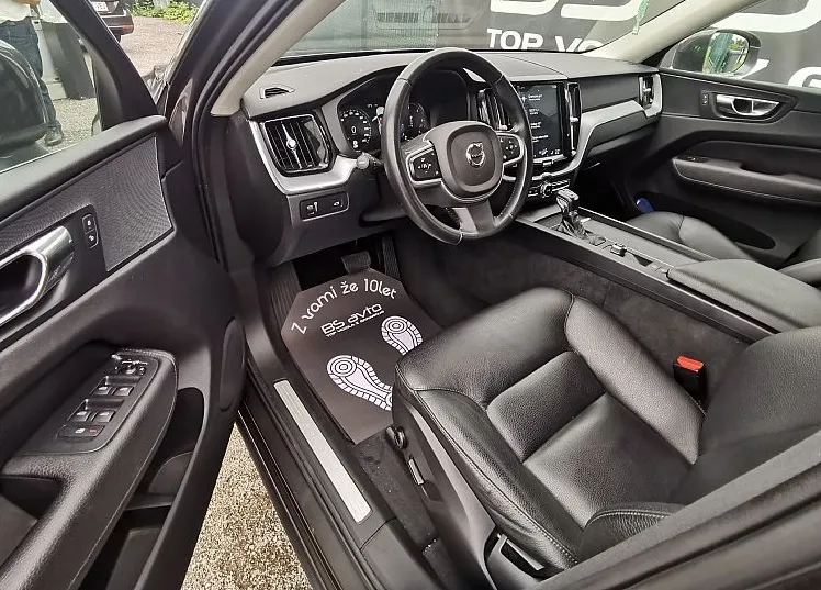 Zunanja slika - Volvo XC60 - D4 AUT AWDMomentumPRO-LED-NAVI-PDC-GRETJE SED.-ALU - 8