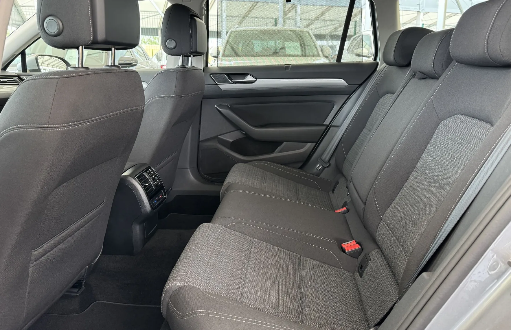 Zunanja slika - Volkswagen Passat - Variant 2.0 TDI BMT SCR Business DSG - 11
