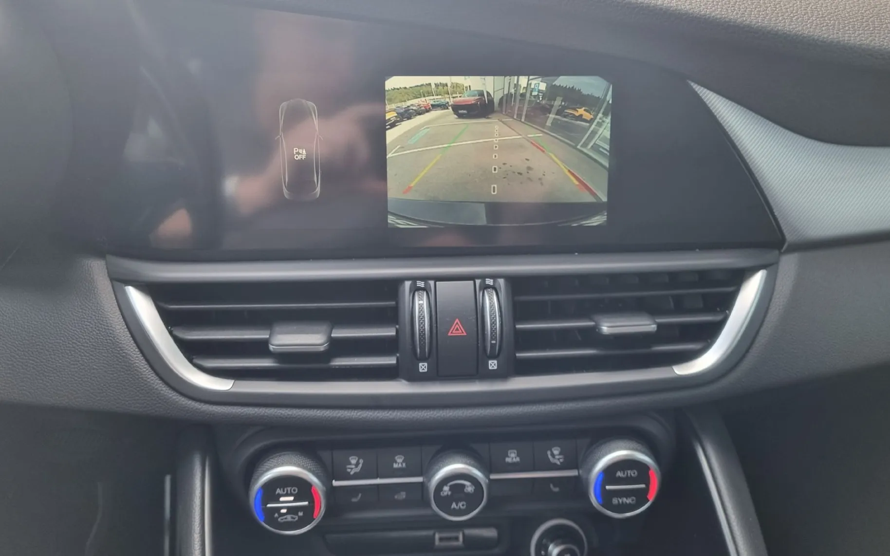 Zunanja slika - Alfa Romeo Giulia - 2.0 Turbo 280 Q4 Veloce - KOT NOVO - SAMO 9.022KM - 11
