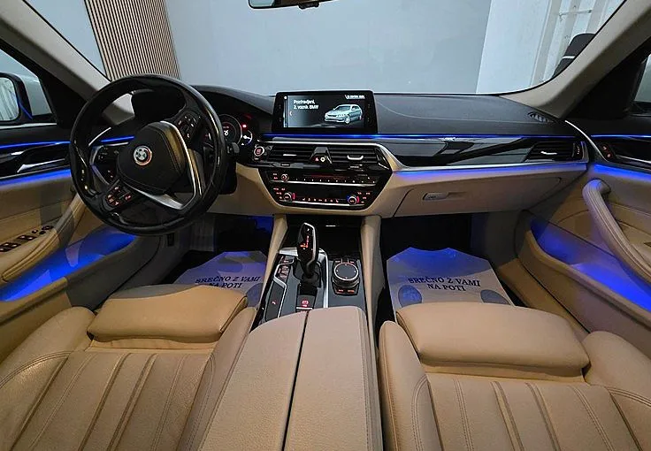 Zunanja slika - BMW Serija 5 - Touring: 520d xDrive Avt. SportLine ACC-20COL-USNJE - 8