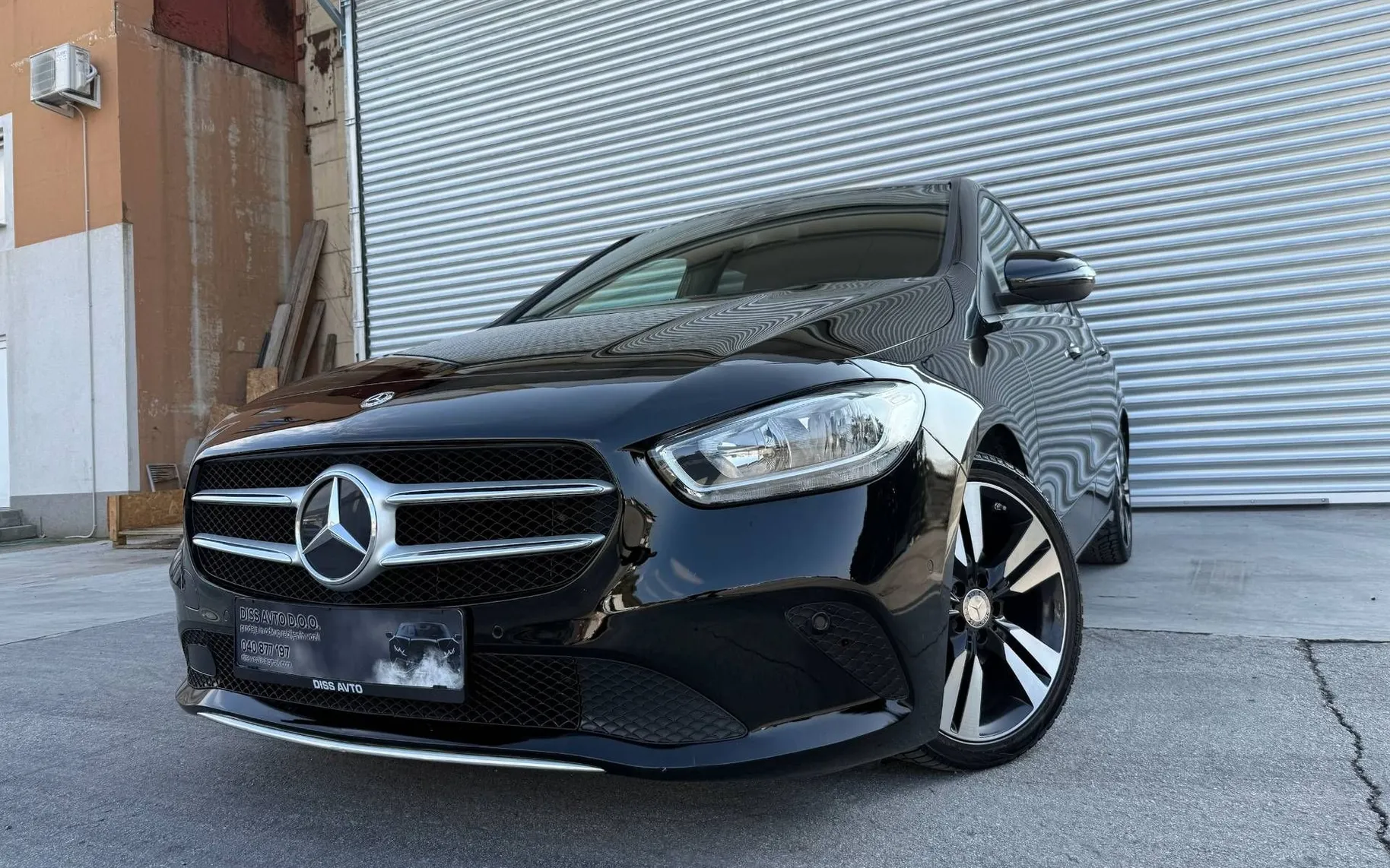 Notranja slika - Mercedes-Benz B-Razred - 180 d SPORT AVT.-F1 KAMERA-USNJE-ALU 19 - 7