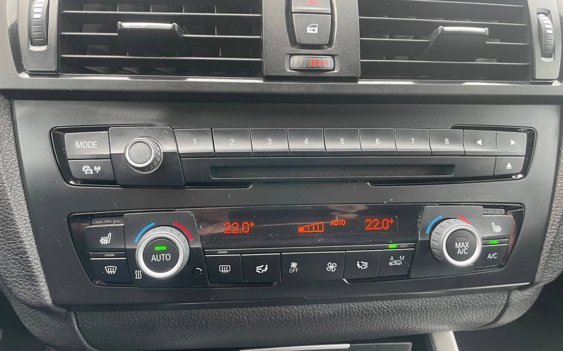 Zunanja slika - BMW Serija 1 - : 116 d XSENON.NAVI.PDC ZADAJ.OGREVANI SEDEŽI - 20