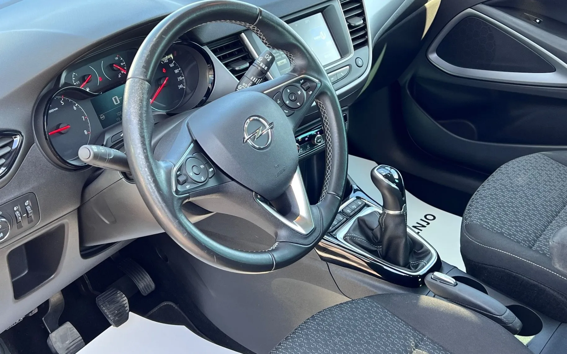 Notranja slika - Opel Crossland X - 1.2 +SLO+1.LAST+DAB+PDC+ALU+TEMP - 9