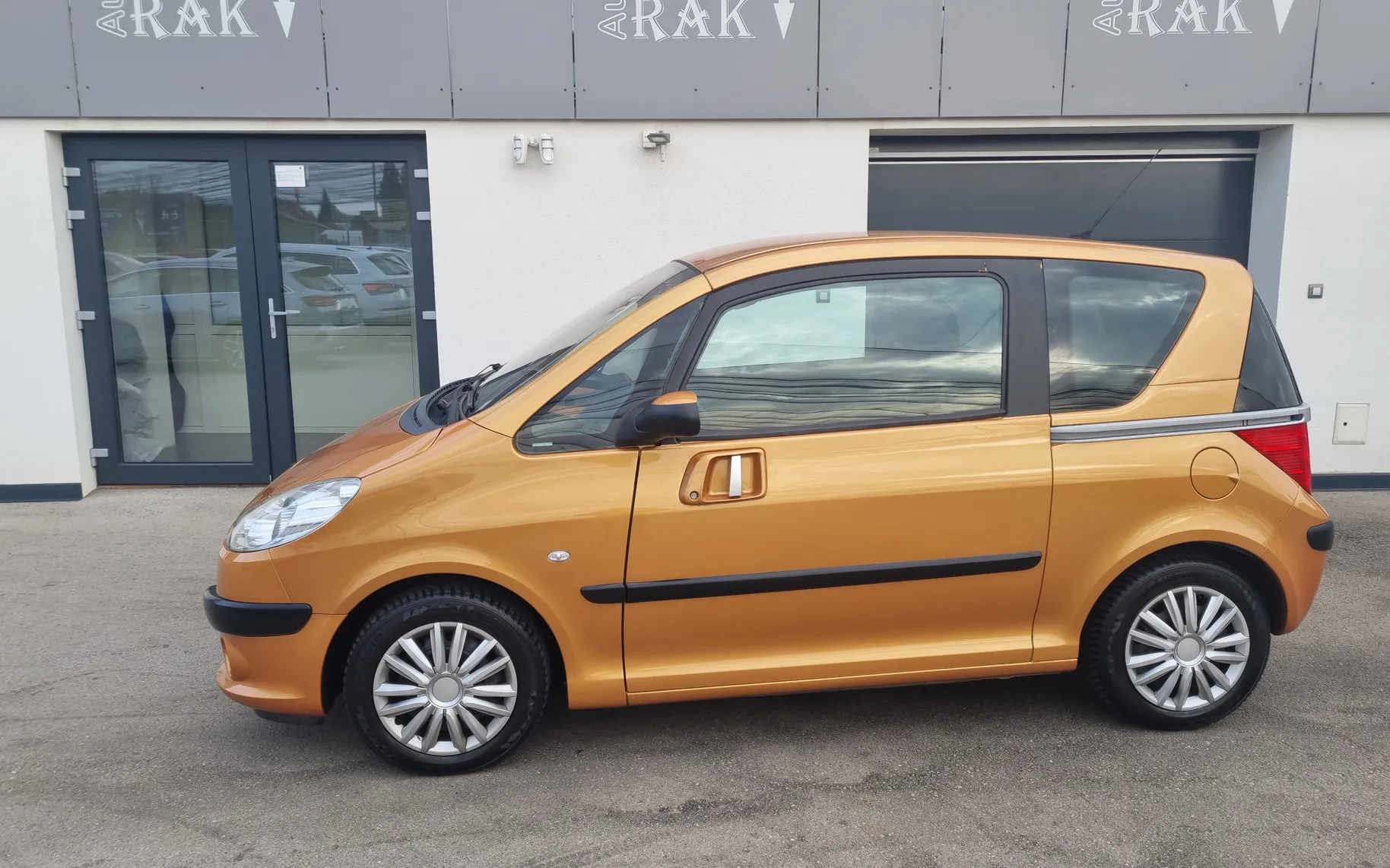 Zunanja slika - Peugeot 1007 - Style 1.4 98964 KM. AVT.KLIMA.2XEL. DRSNA VRATA - 1