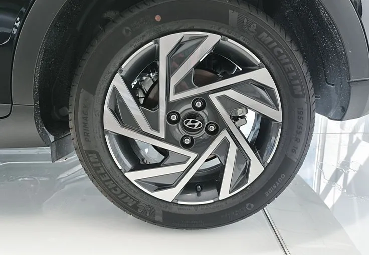 Zunanja slika - Hyundai Bayon - 1.0 T-GDI STYLE AVT-WINTER-REZ.KOLO-17 COL-VIDEO - 8