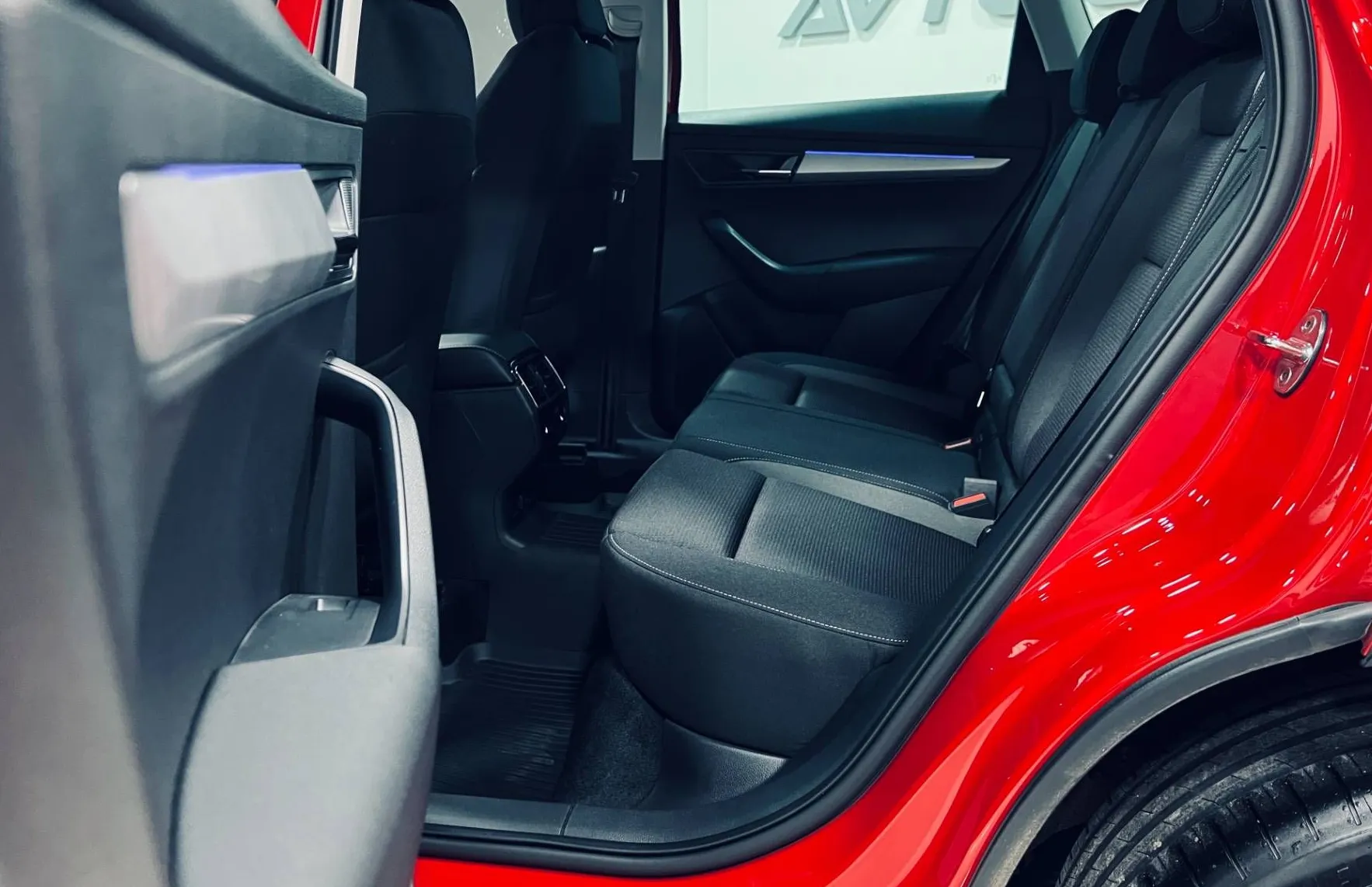 Zunanja slika - Škoda Karoq - TOUR-1.0 TSI 81kW-LED-ALU-KLJUKA-GRETJE VOLANA... - 8
