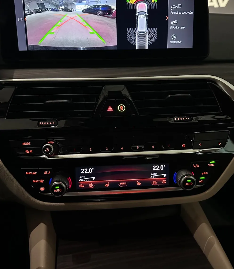Zunanja slika - BMW Serija 5 - Touring: 530e Touring Avt.-USNJE-KAMERA-VK-19COL-NAVI-HU - 13