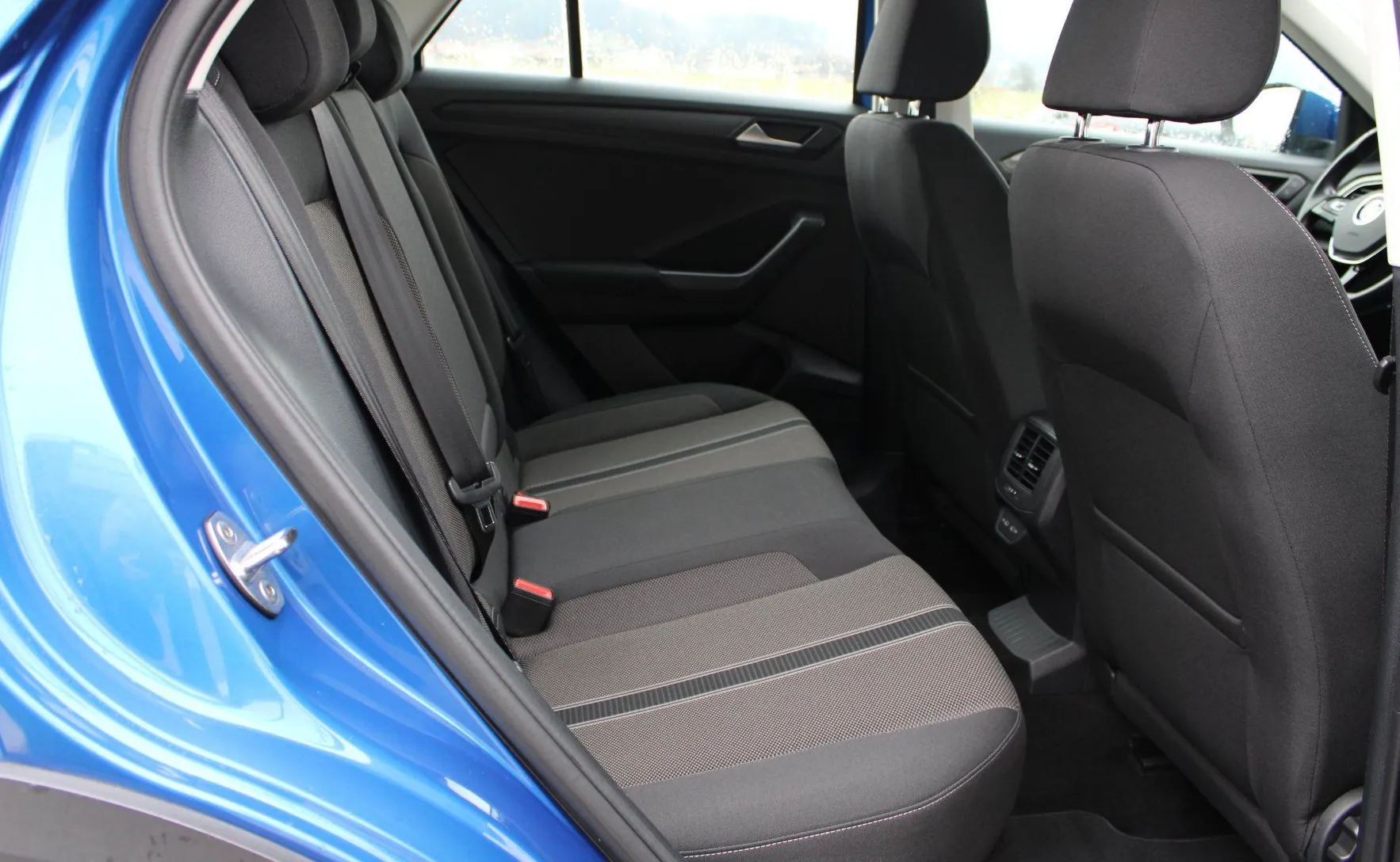 Zunanja slika - Volkswagen T-Roc - 2.0 TDI 4MOTION avt. Style 110  150  NAVI PDC ALU - 13