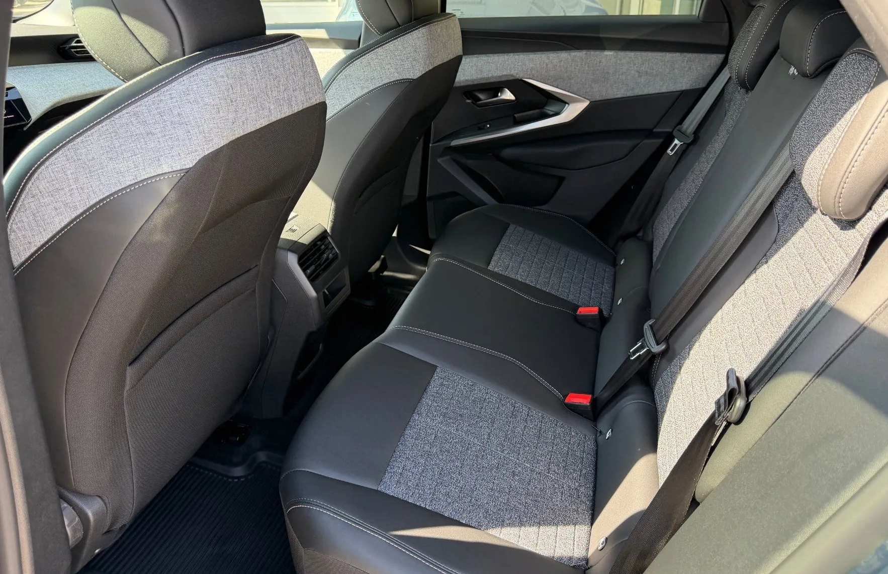 Zunanja slika - Peugeot 3008 - 1.2 MHEV  136  145 Allure Pack Avt. - 10