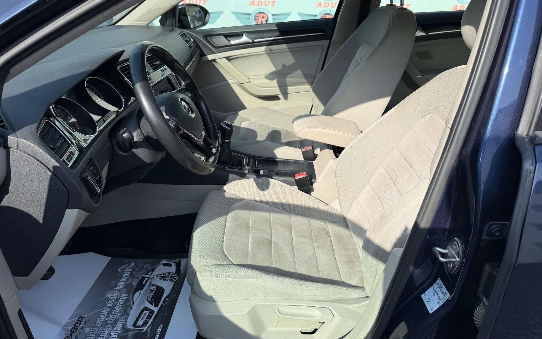 Zunanja slika - Volkswagen Golf - 1.6 TDI BlueMotion Tech Comfort.77kW - 7