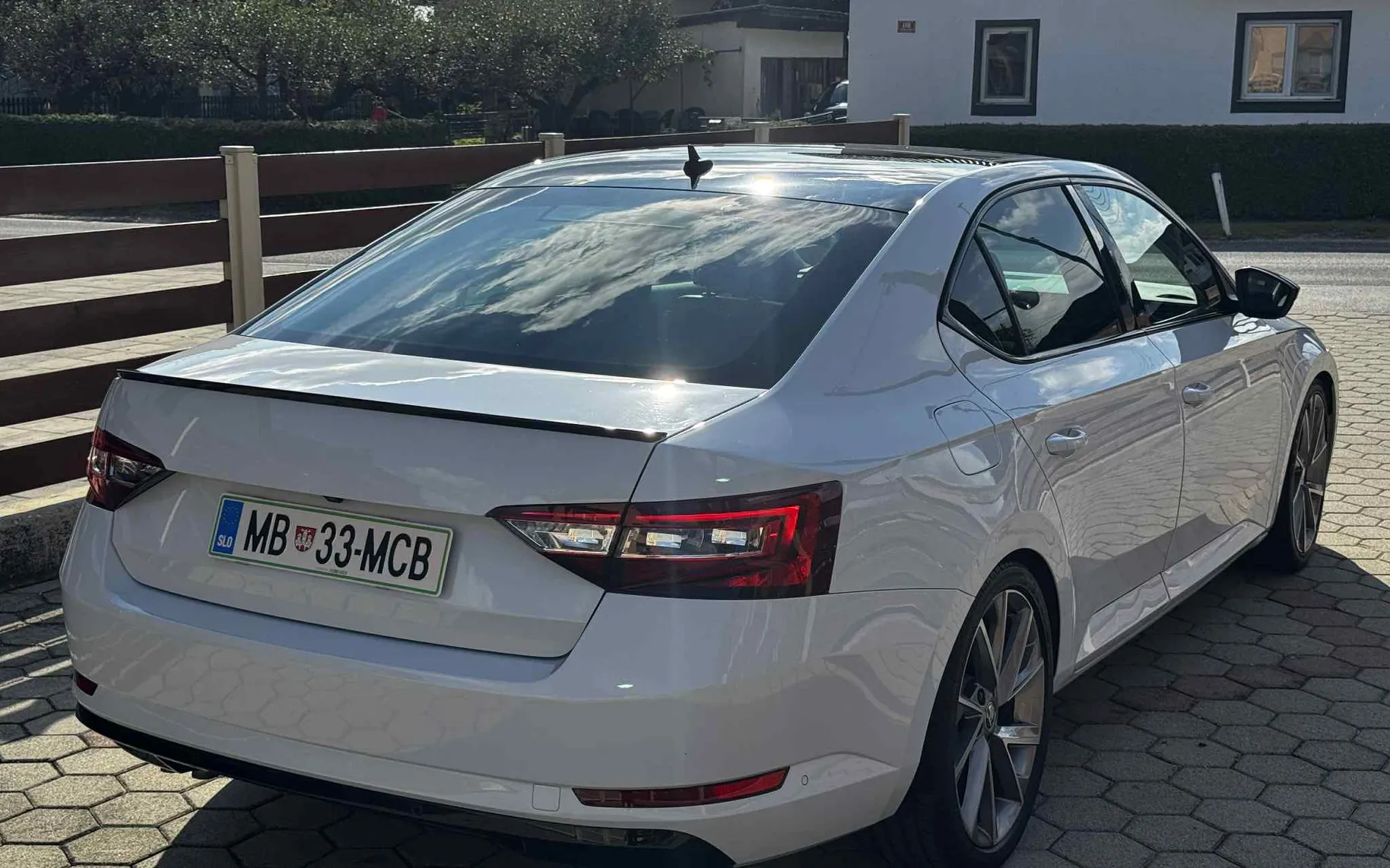 Zunanja slika - Škoda Superb - Škoda  2.0 TDI DSG|ACC|DCC|KAMERA|PANORAMA|KEYLESS - 5