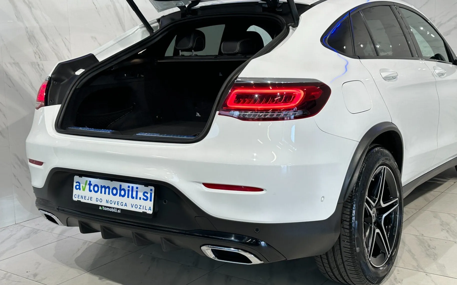 Notranja slika - Mercedes-Benz GLC coupe - 200 4MATIC|AMG|Virtual|Designo|Kamera|Burmester| - 7