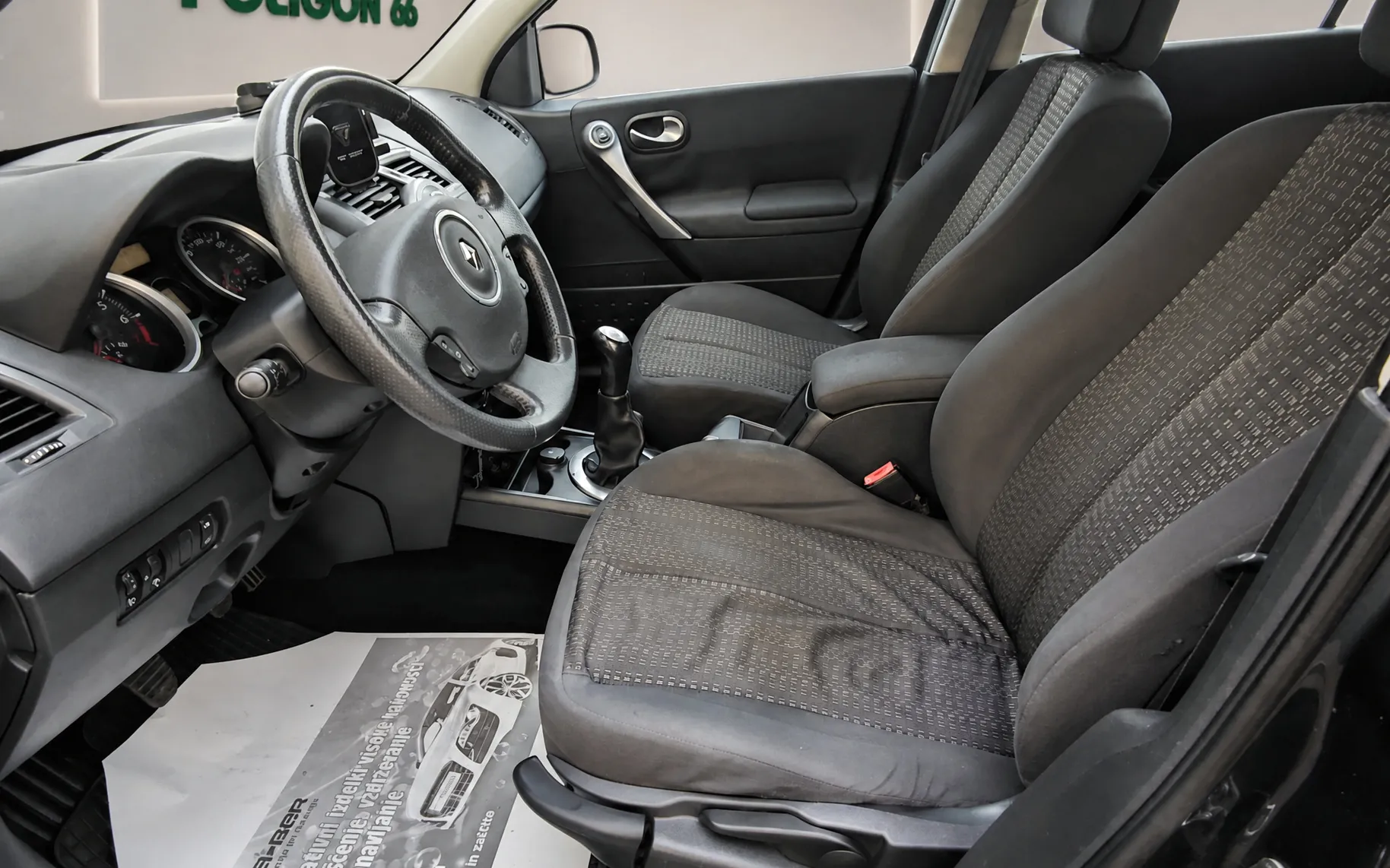 Notranja slika - Renault Megane - 1.6 16V-ODLIČNO OHRANJEN-5 VRAT-MODEL 2008 - 7