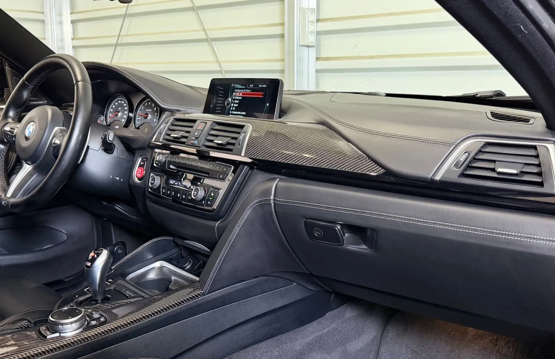Zunanja slika - BMW M4 - Coupé - HARMAN - CARBON - KAMERA - HUD - PDC - 12