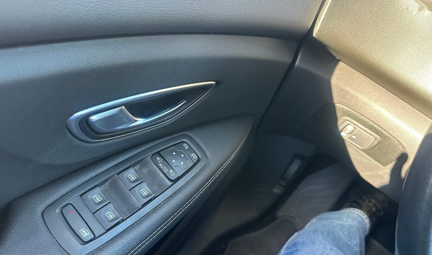 Zunanja slika - Renault Scénic - 1.7 DCI.88 KW NAVI.KLJUKA.VSI SERVISI.. - 11