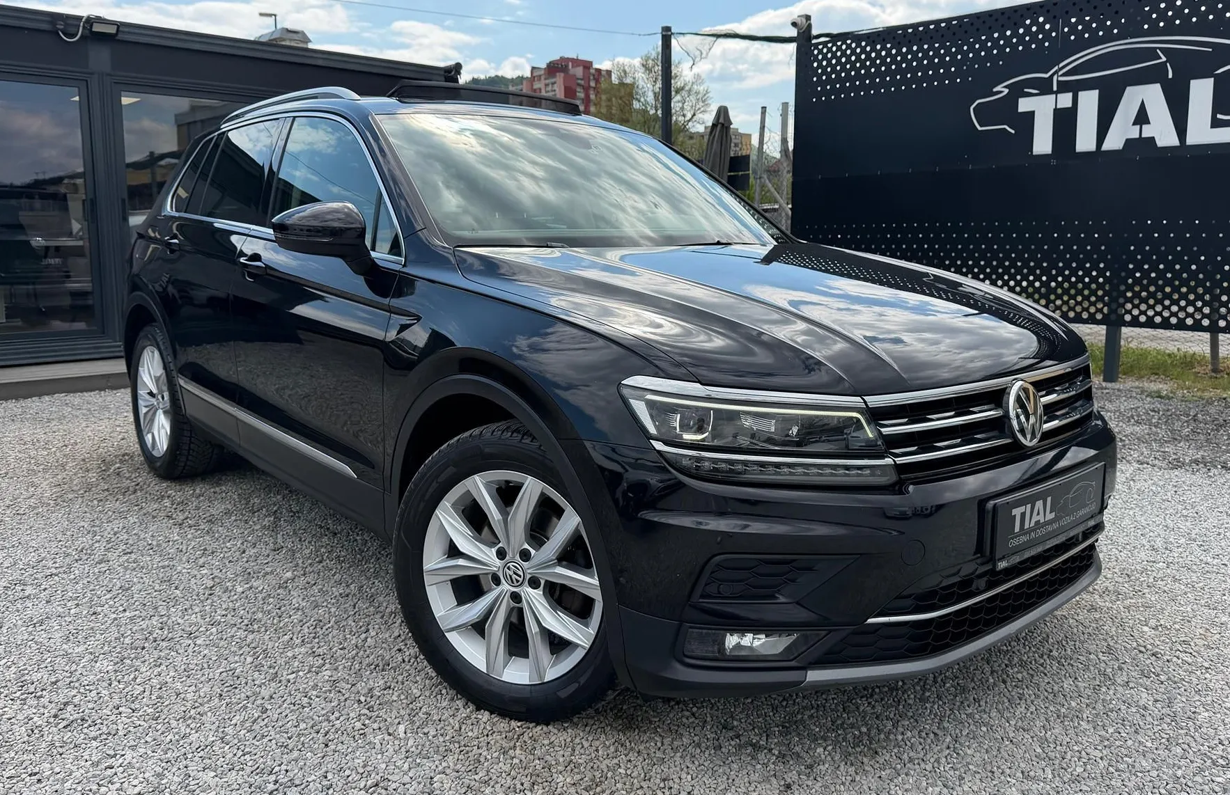 Zunanja slika - VW Tiguan - 2.0 TDI HIGHLINE-VIRTUAL-PANORAMA-NAVI-ACC-VEL.SER - 3