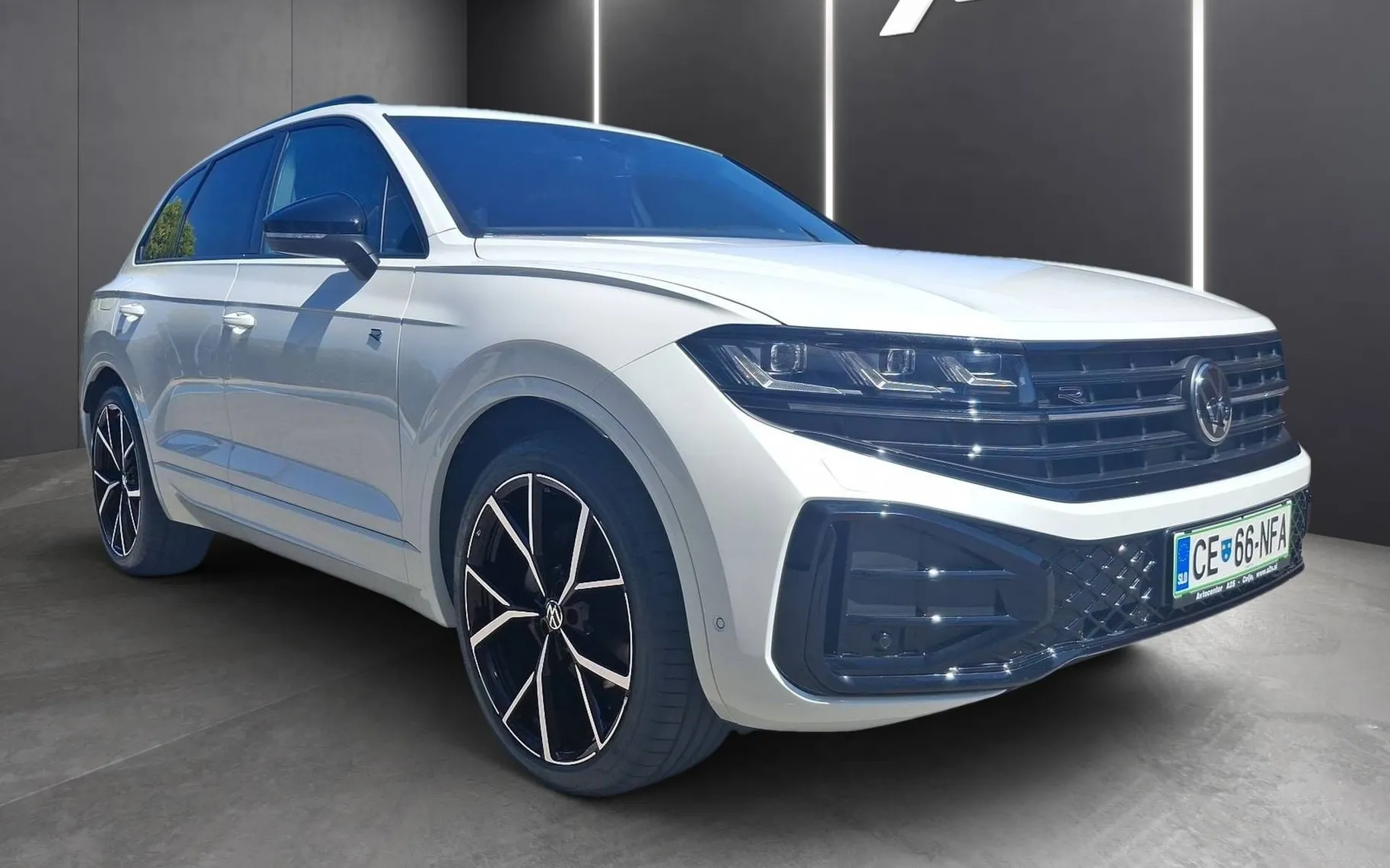Zunanja slika - Volkswagen Touareg - 4motion V6 TDI BMT R-Line Tiptronic - 2