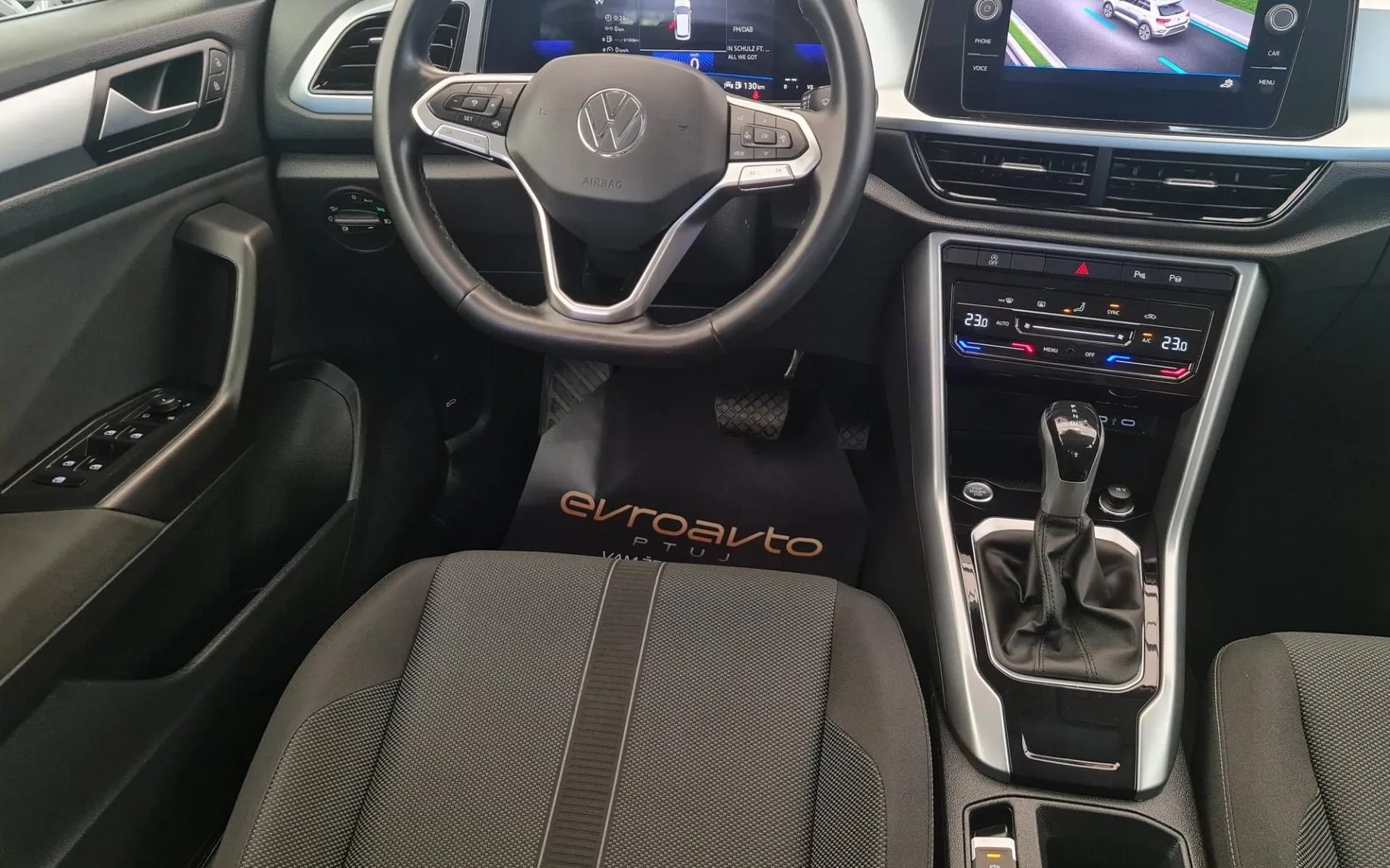 Notranja slika - Volkswagen T-Roc - 2.0 TDI BMT DSG•IQ.LIGHT Matrix LED•Kamera... - 10