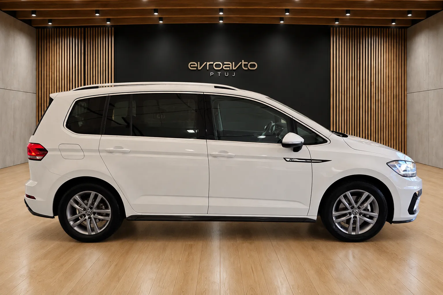 Zunanja slika - Volkswagen Touran - 2.0 TDI R-Line DSG 1.Lastnik-Slov.poreklo-7 Sedeže - 4