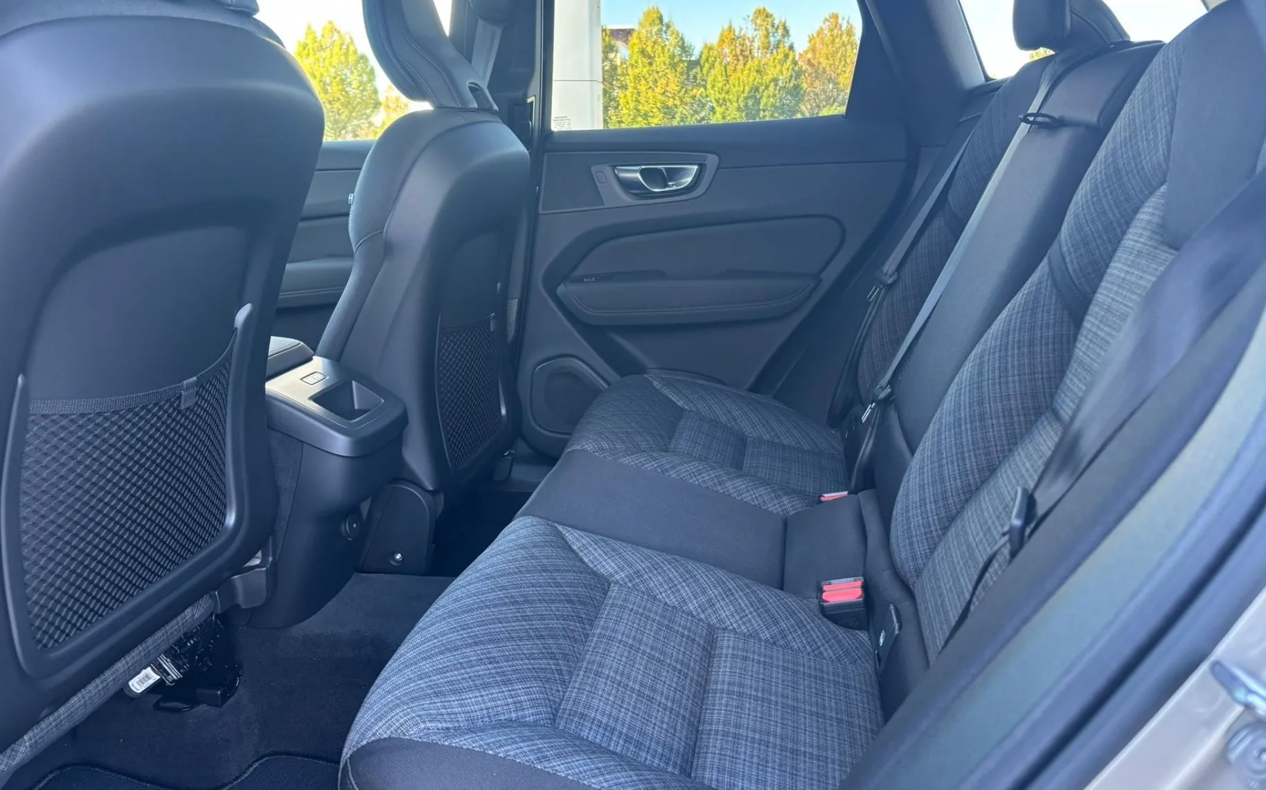 Zunanja slika - Volvo XC60 - B5P Core AT AWD 3 leta garancije + 3 servisi - 8