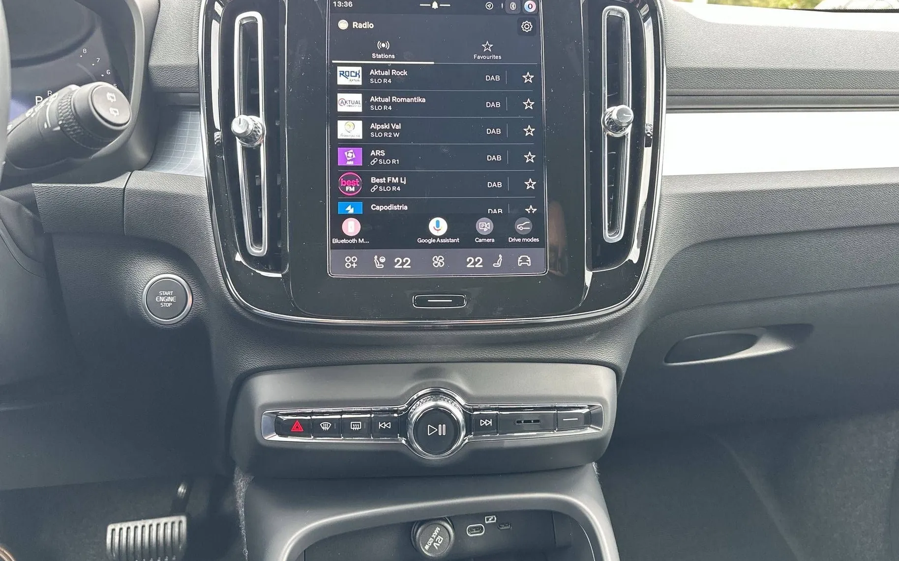 Notranja slika - Volvo XC40 - B3 P Plus Dark Avt. - 16