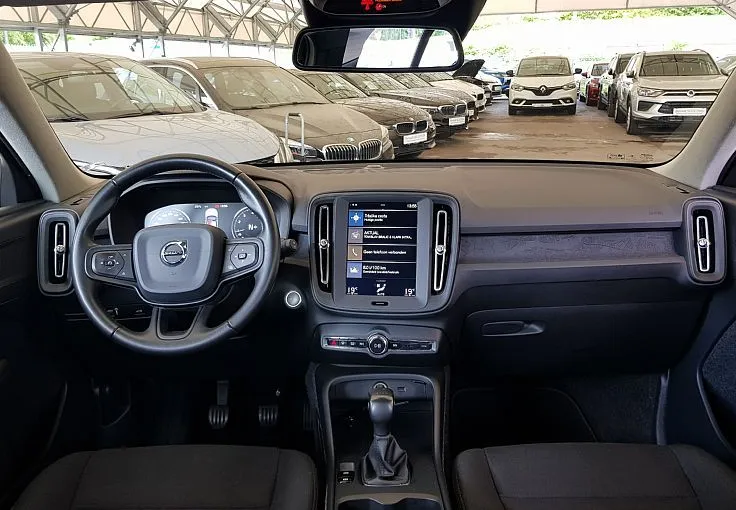 Zunanja slika - Volvo XC40 - T3 Momentum NAVI KAMERA 56.000KM 1.LASTNIK - 7