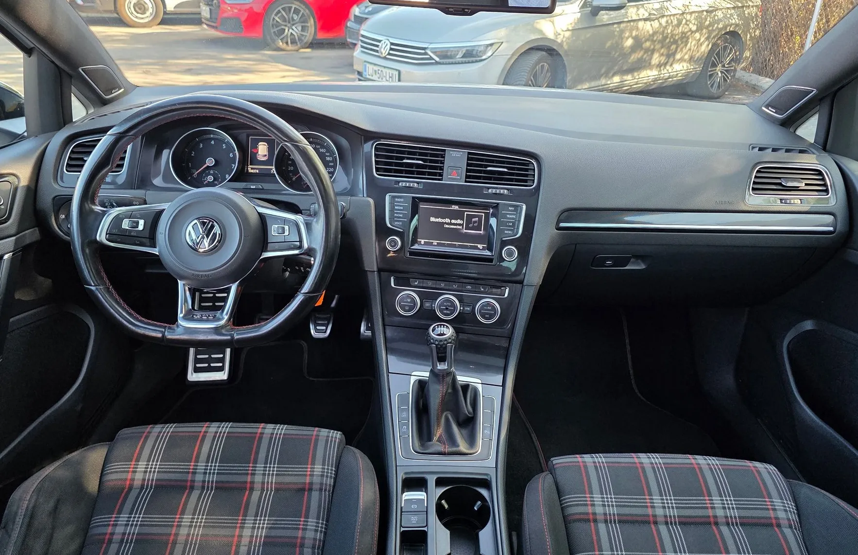 Zunanja slika - Volkswagen Golf - 2.0 GTI BMT LED-ŠIBEDAH-GRETJE SEDEŽEV-ALU - 9